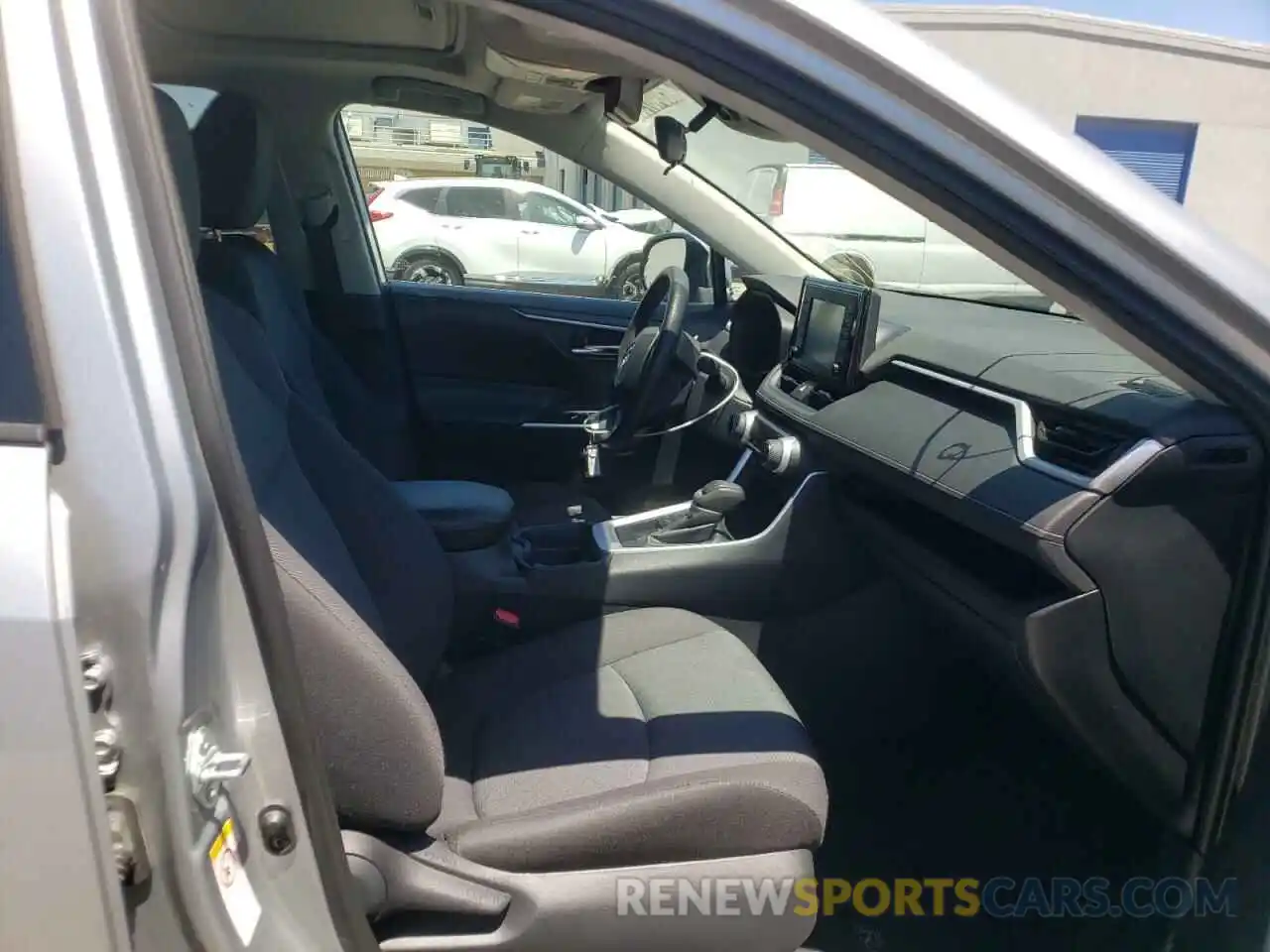 5 Photograph of a damaged car 2T3P1RFV9KW022385 TOYOTA RAV4 2019