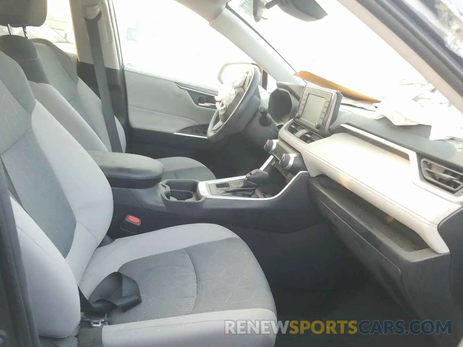 5 Photograph of a damaged car 2T3P1RFV9KW024427 TOYOTA RAV4 2019