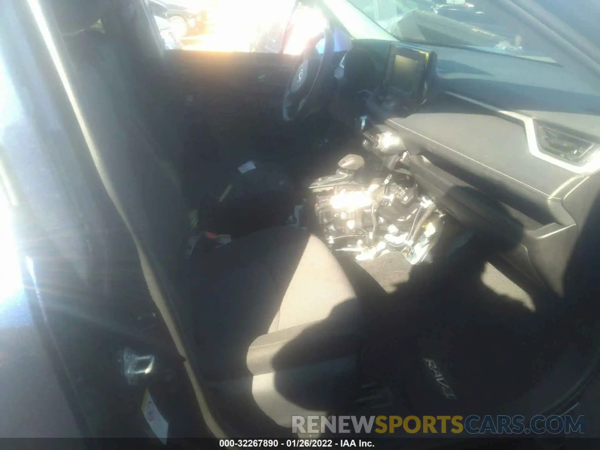 5 Photograph of a damaged car 2T3P1RFV9KW030373 TOYOTA RAV4 2019