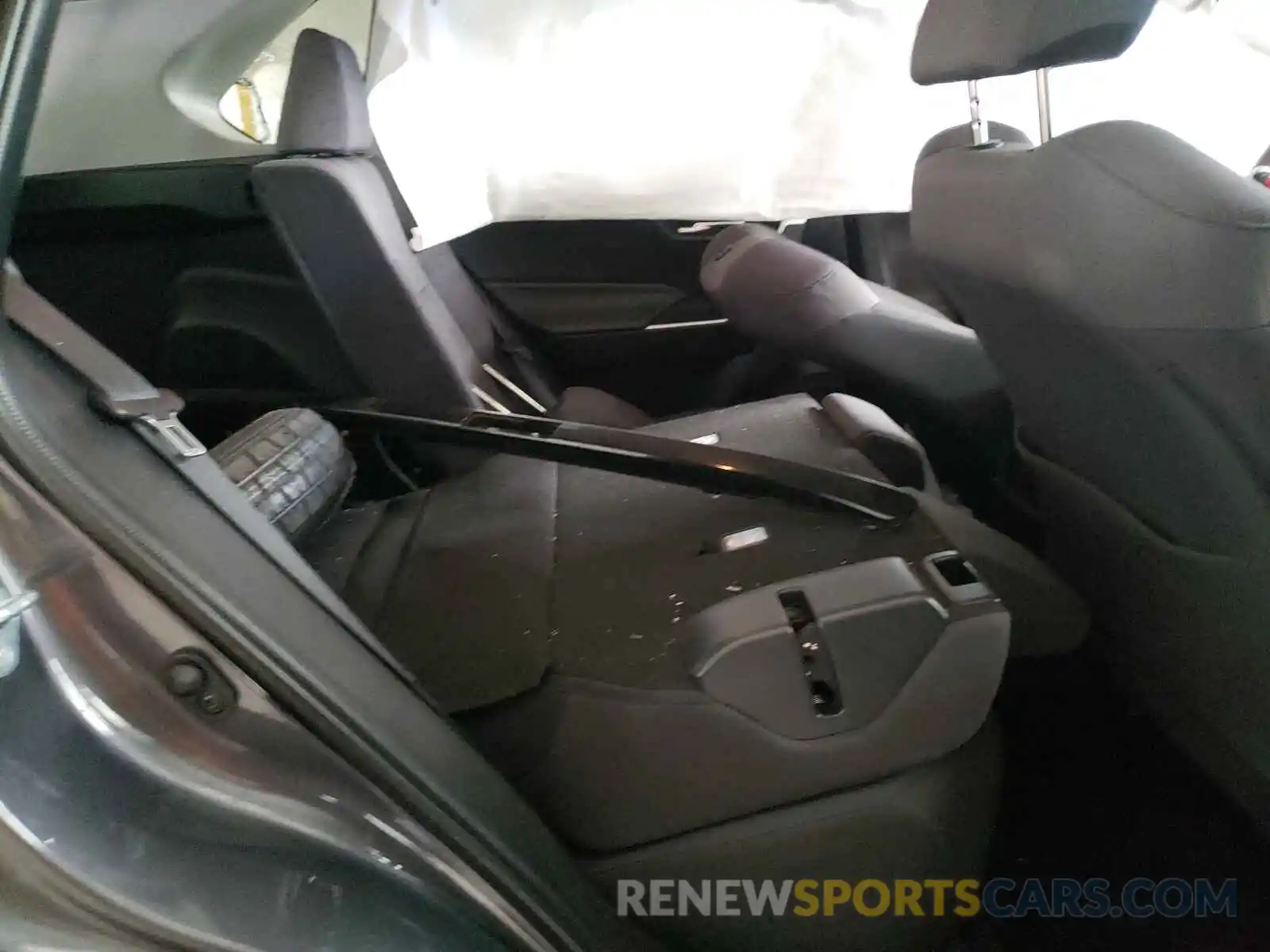 6 Photograph of a damaged car 2T3P1RFV9KW050350 TOYOTA RAV4 2019