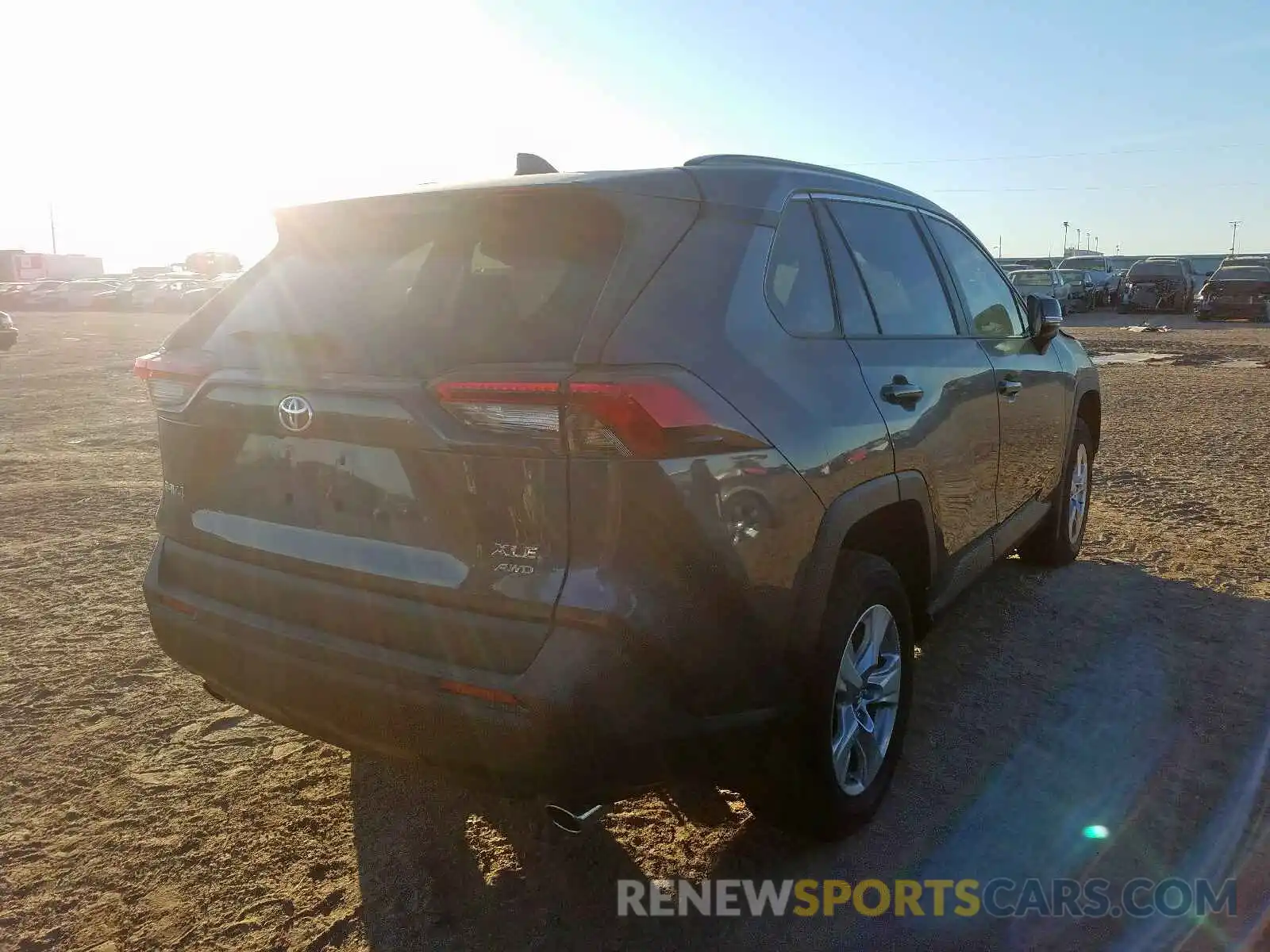 4 Photograph of a damaged car 2T3P1RFV9KW073725 TOYOTA RAV4 2019