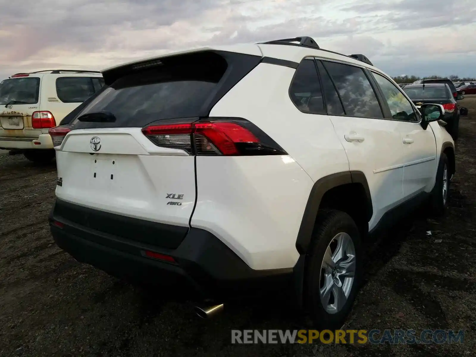 4 Photograph of a damaged car 2T3P1RFV9KW080349 TOYOTA RAV4 2019