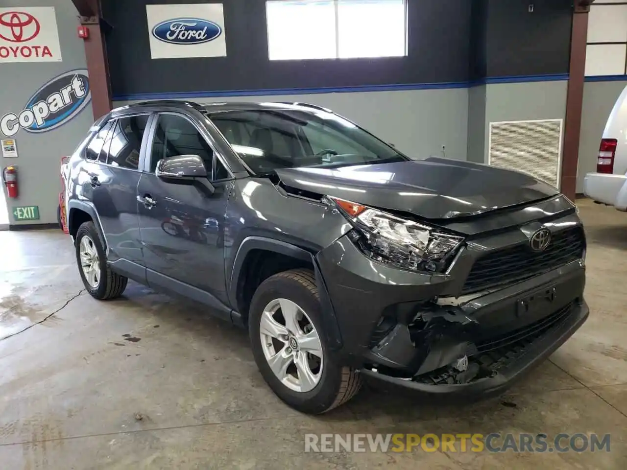 1 Photograph of a damaged car 2T3P1RFVXKC016015 TOYOTA RAV4 2019