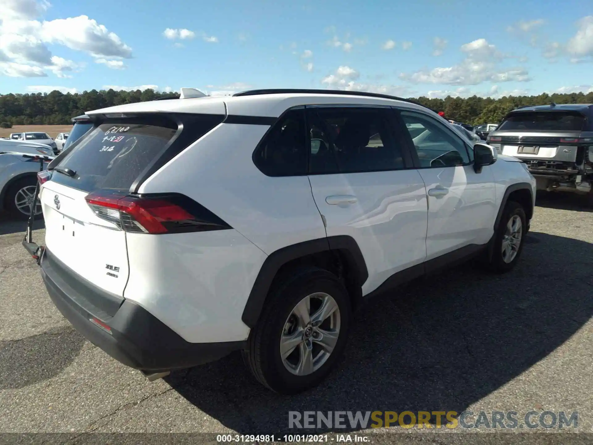 4 Photograph of a damaged car 2T3P1RFVXKC023501 TOYOTA RAV4 2019