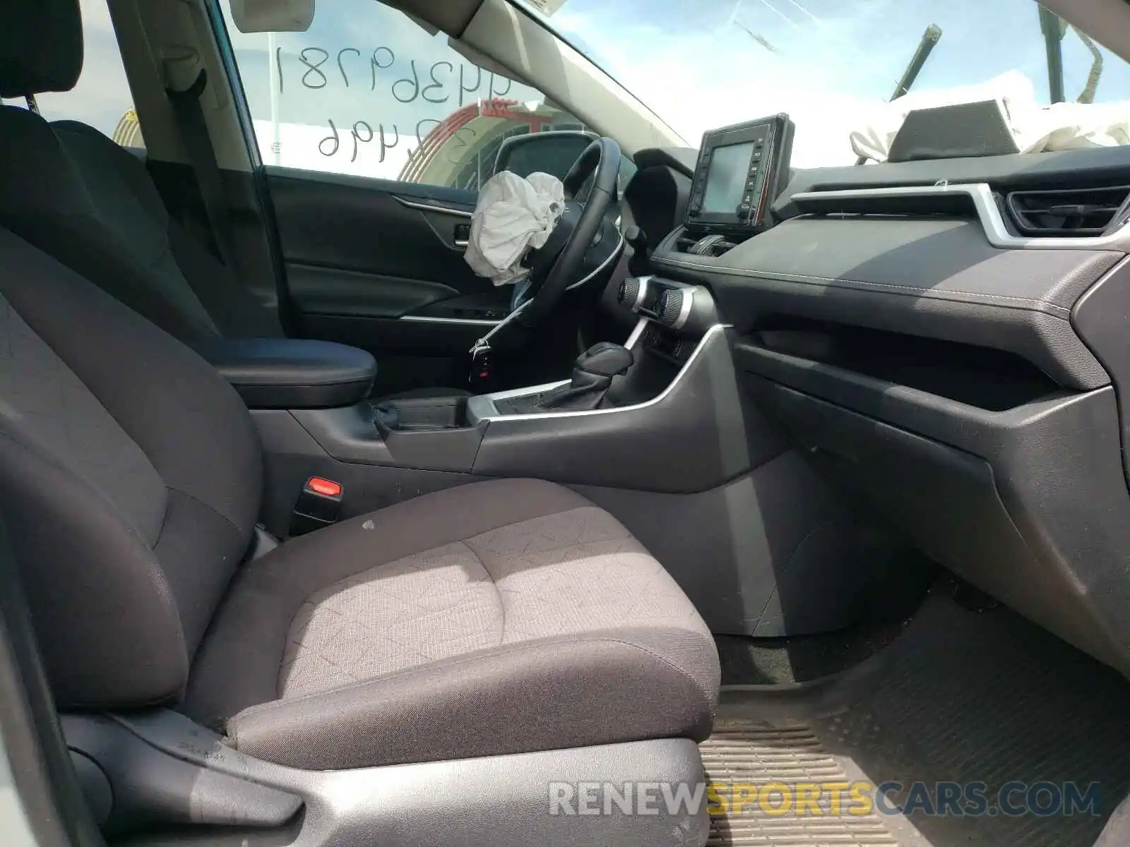 5 Photograph of a damaged car 2T3P1RFVXKC040864 TOYOTA RAV4 2019