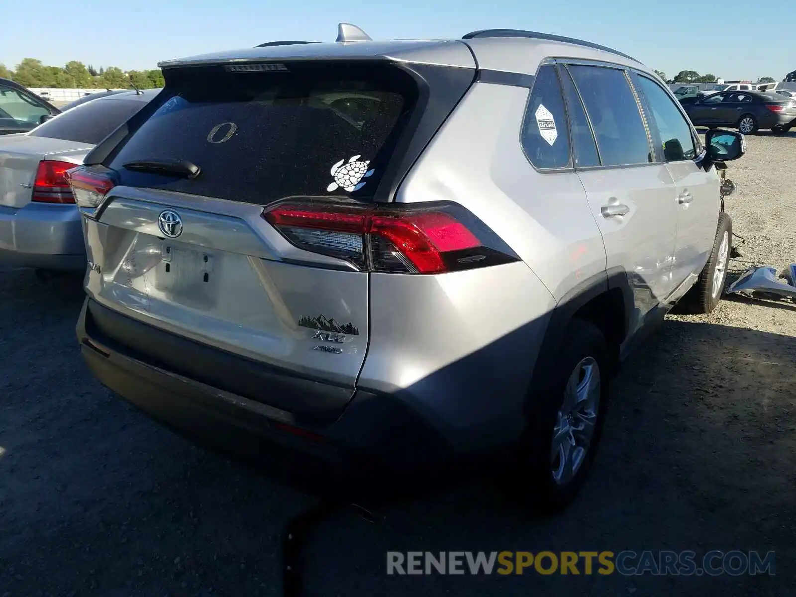 4 Photograph of a damaged car 2T3P1RFVXKW027028 TOYOTA RAV4 2019