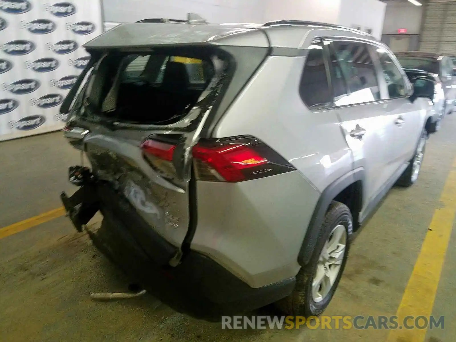 4 Photograph of a damaged car 2T3P1RFVXKW033640 TOYOTA RAV4 2019