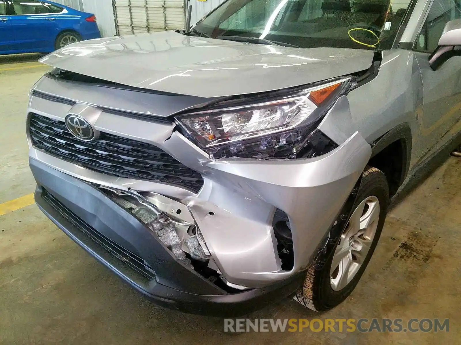 9 Photograph of a damaged car 2T3P1RFVXKW033640 TOYOTA RAV4 2019