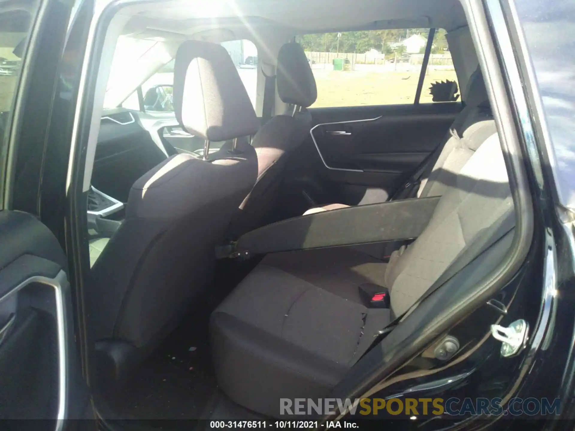 8 Photograph of a damaged car 2T3P1RFVXKW034206 TOYOTA RAV4 2019