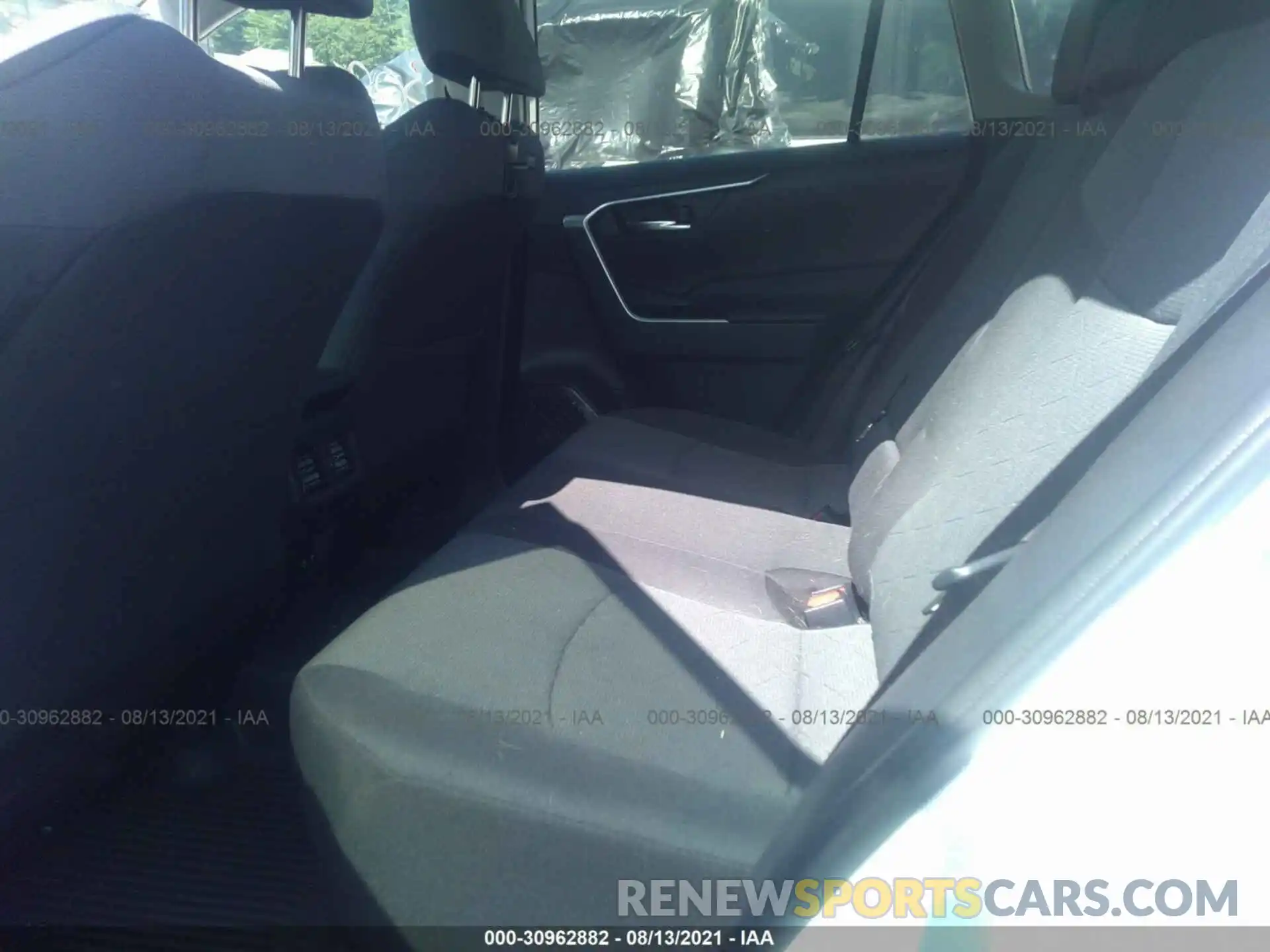 8 Photograph of a damaged car 2T3P1RFVXKW035937 TOYOTA RAV4 2019