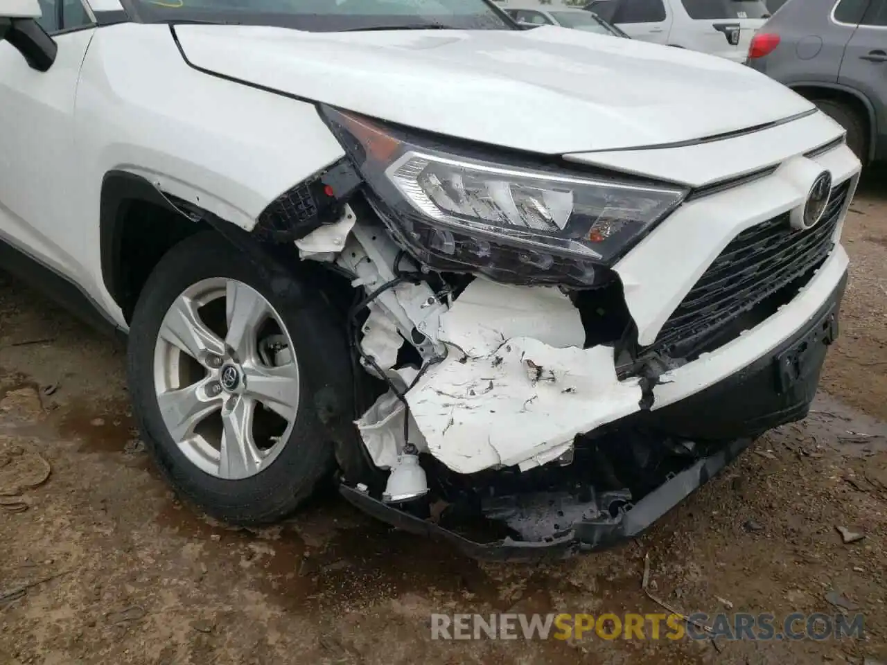 9 Photograph of a damaged car 2T3P1RFVXKW050678 TOYOTA RAV4 2019