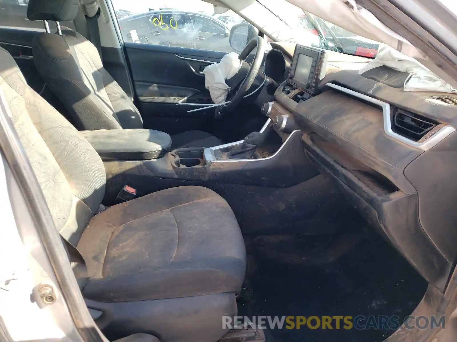 5 Photograph of a damaged car 2T3P1RFVXKW059347 TOYOTA RAV4 2019