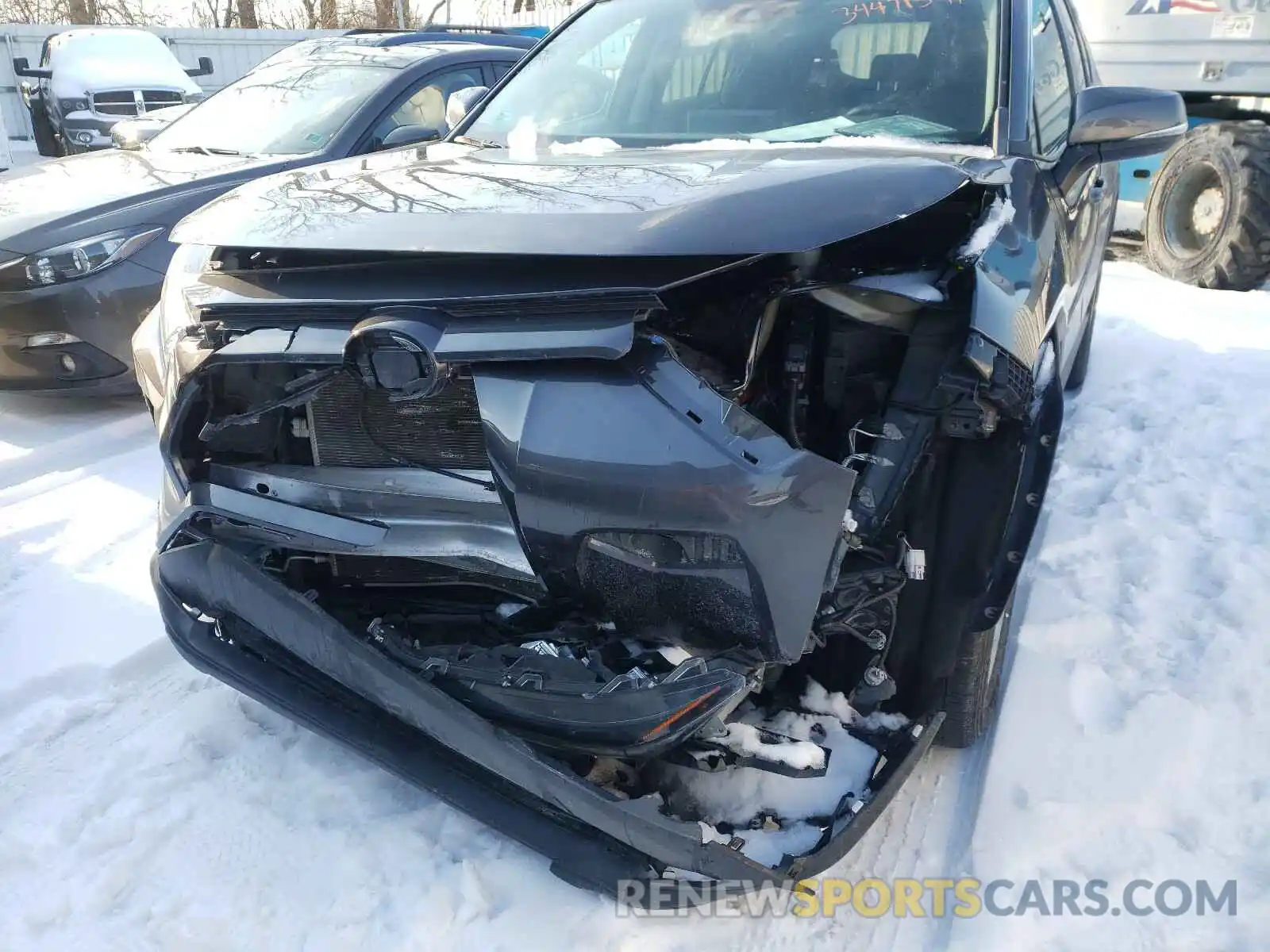 9 Photograph of a damaged car 2T3P1RFVXKW066069 TOYOTA RAV4 2019