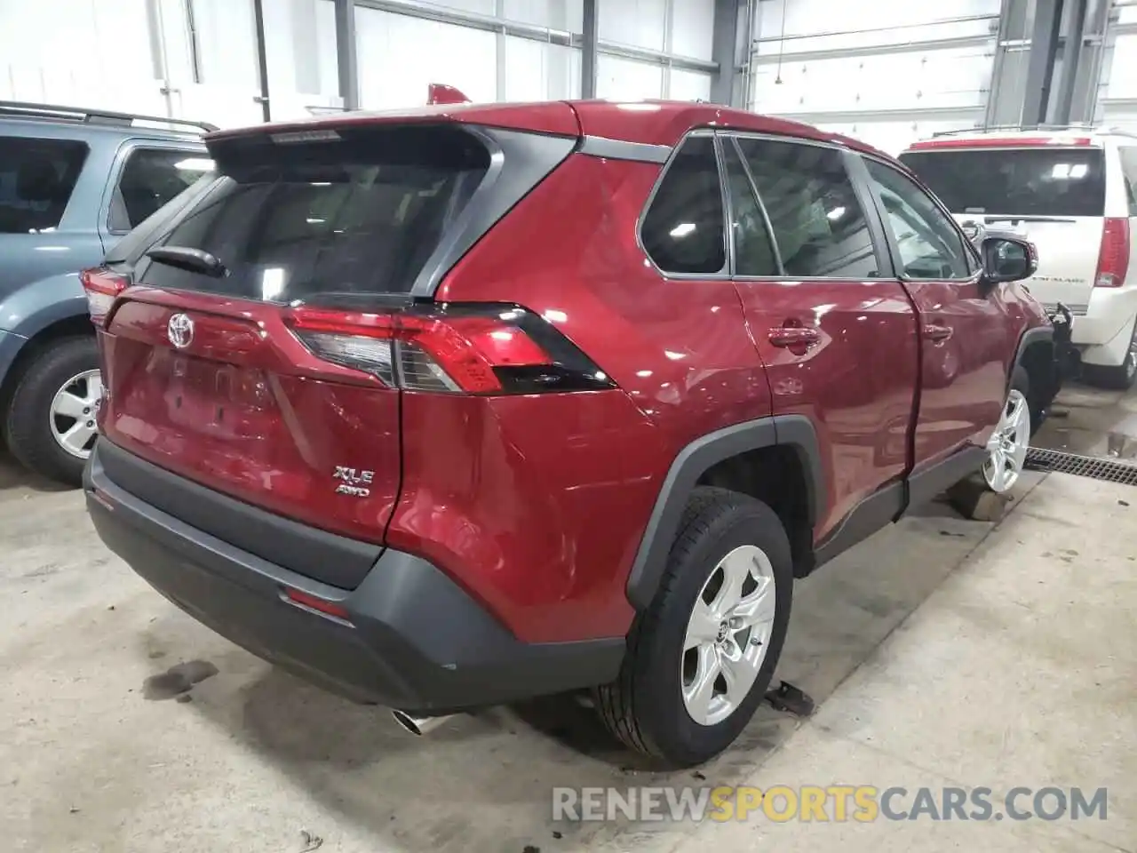 4 Photograph of a damaged car 2T3P1RFVXKW069005 TOYOTA RAV4 2019