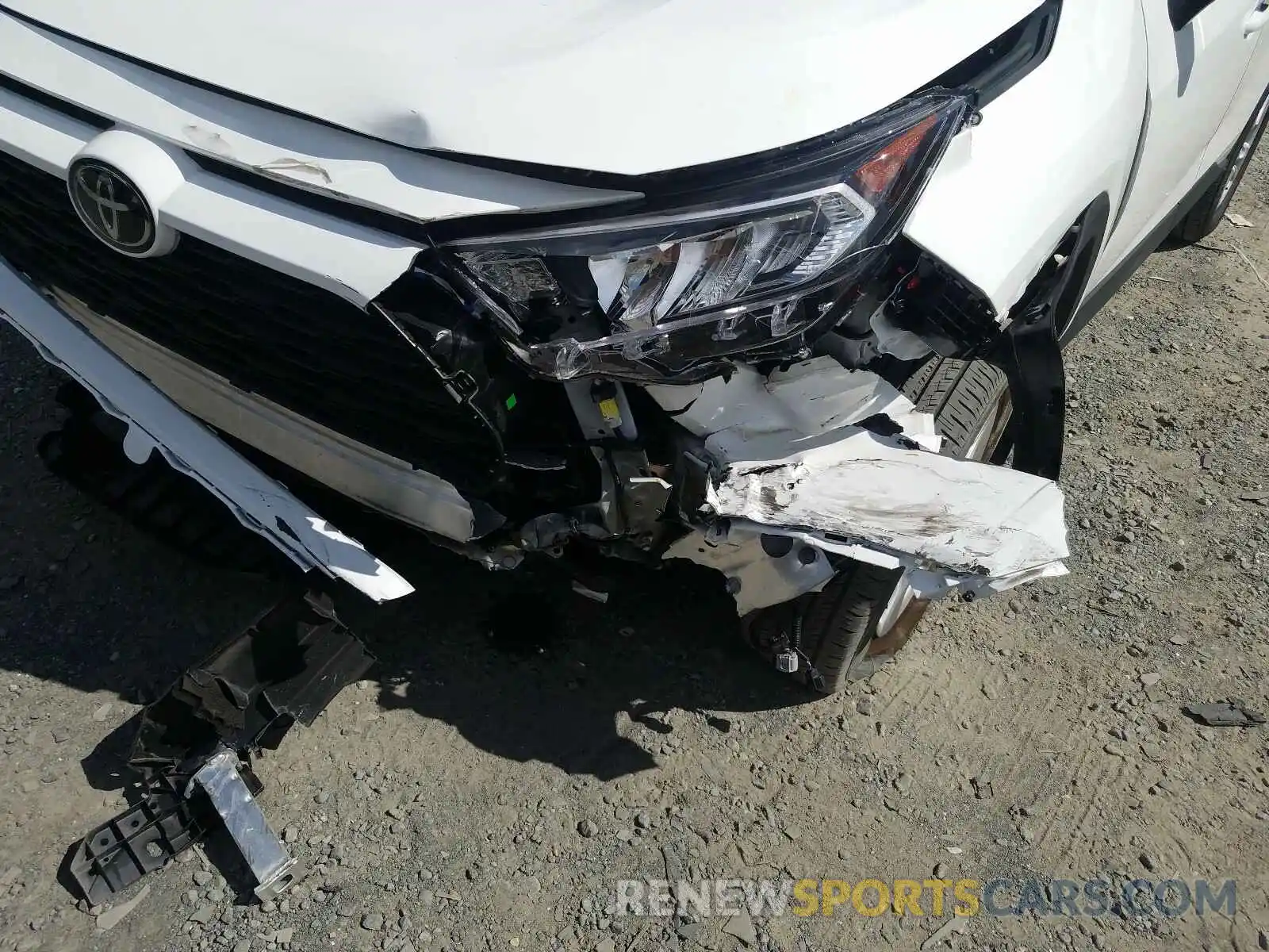 9 Photograph of a damaged car 2T3P1RFVXKW072471 TOYOTA RAV4 2019