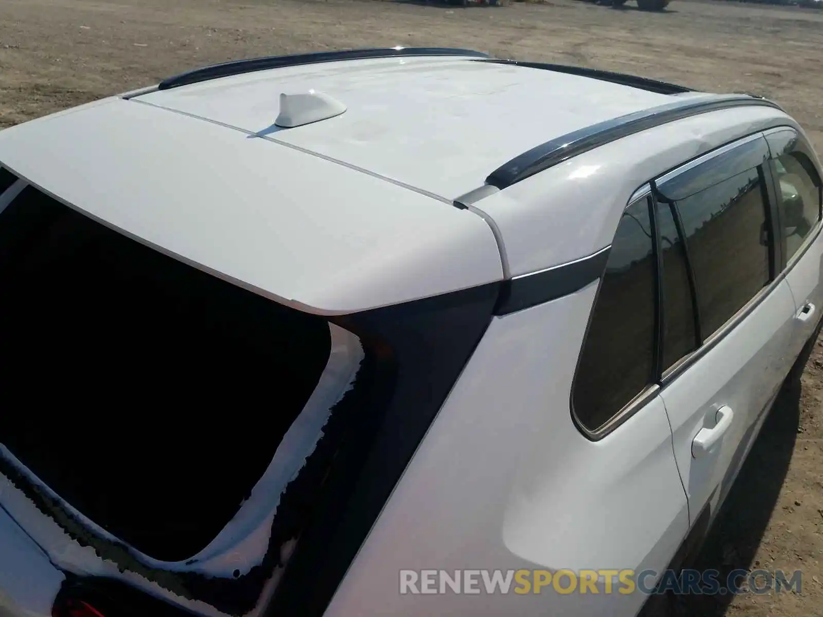 9 Photograph of a damaged car 2T3R1RFV0KW033574 TOYOTA RAV4 2019