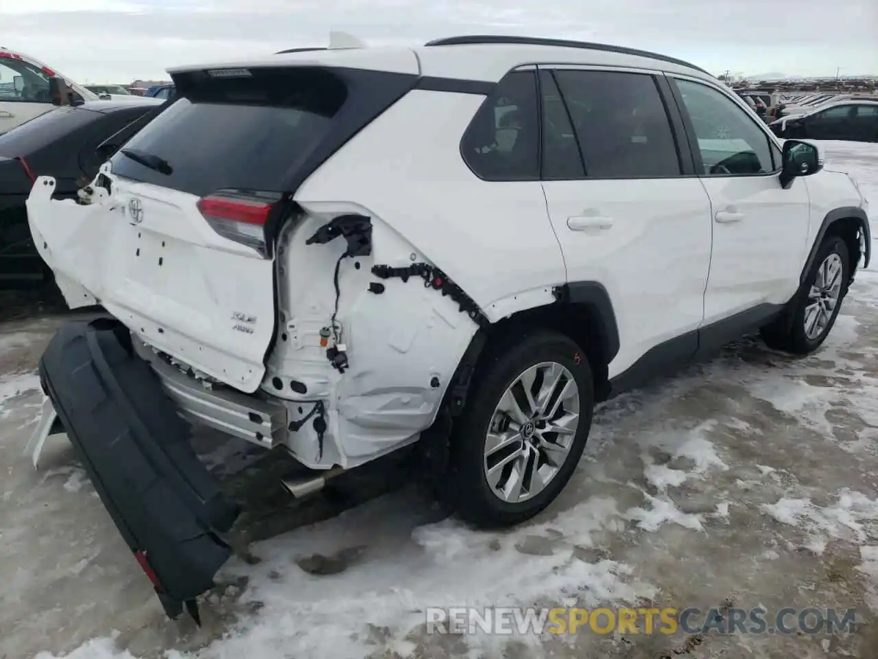 4 Photograph of a damaged car 2T3R1RFV2KC033335 TOYOTA RAV4 2019