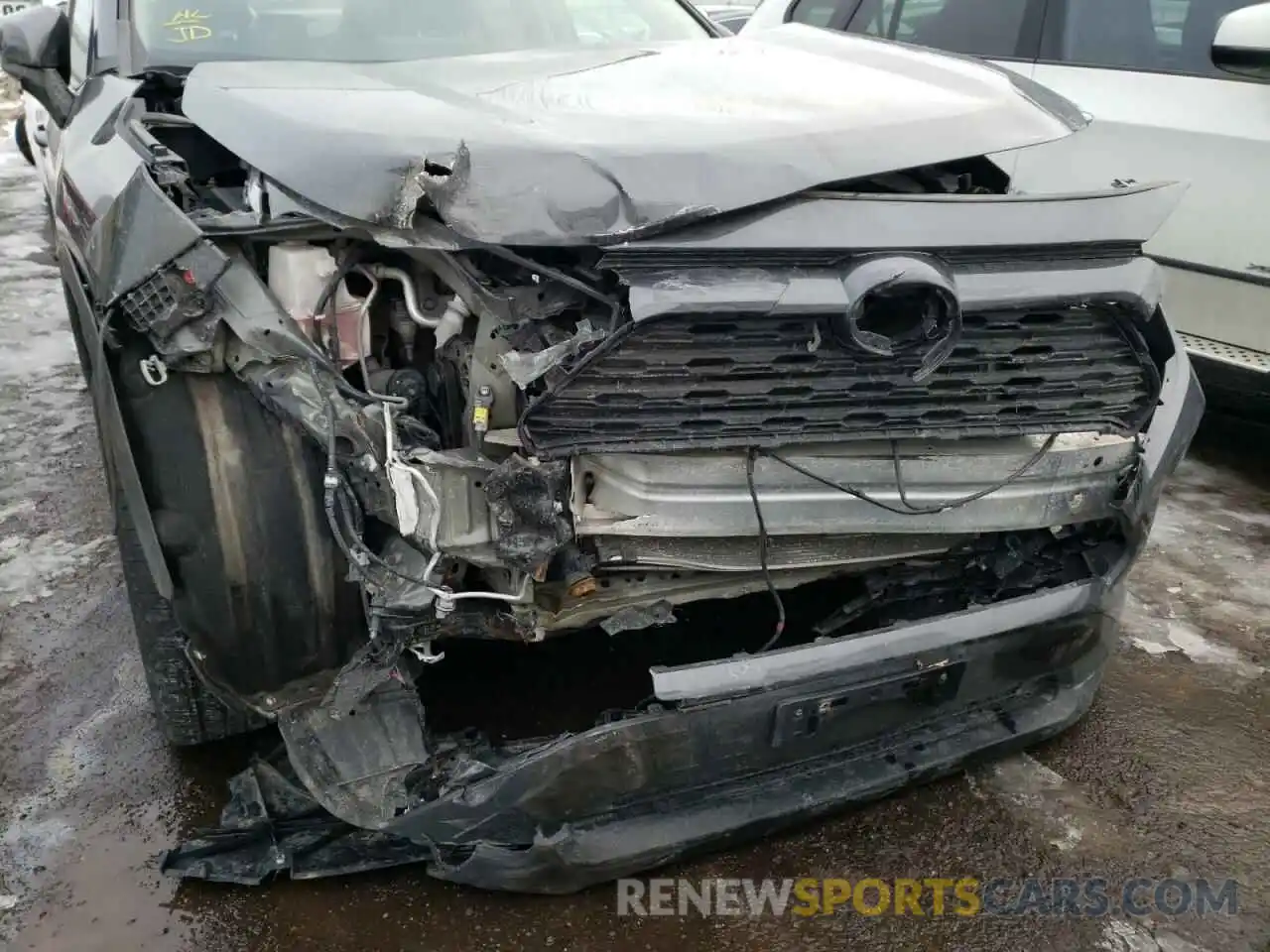 9 Photograph of a damaged car 2T3R1RFV2KW049260 TOYOTA RAV4 2019