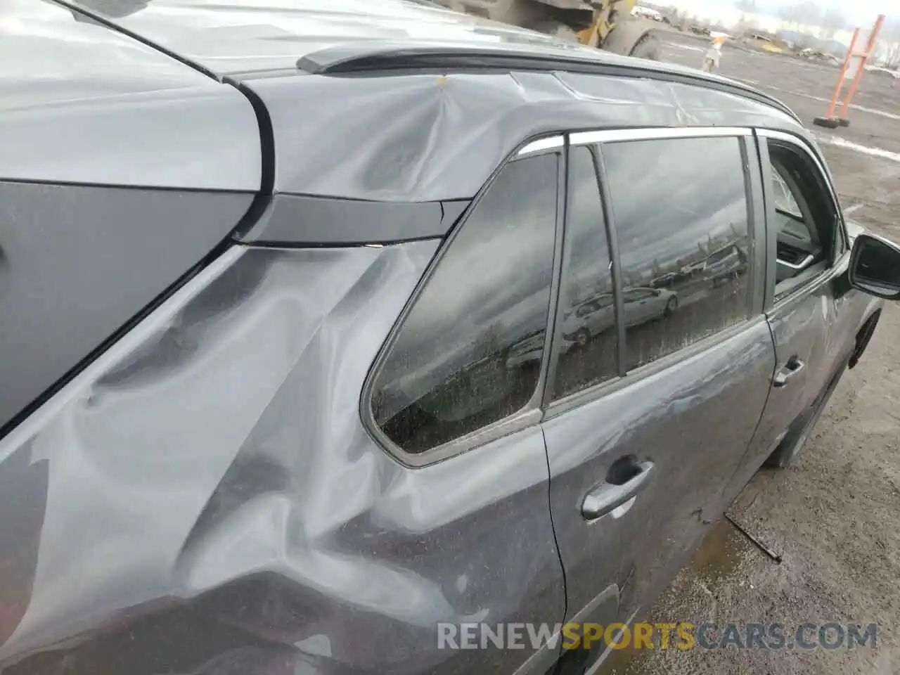 9 Photograph of a damaged car 2T3R1RFV4KW081790 TOYOTA RAV4 2019