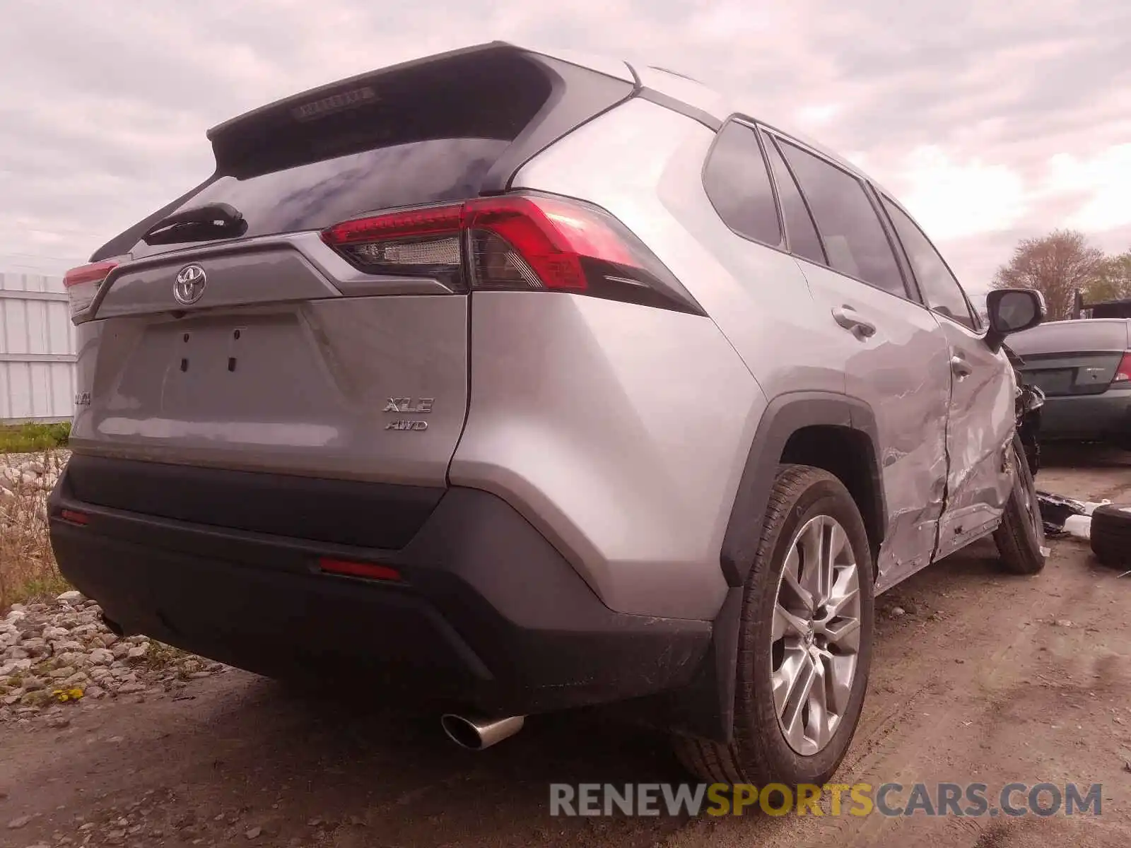 4 Photograph of a damaged car 2T3R1RFV5KC051604 TOYOTA RAV4 2019