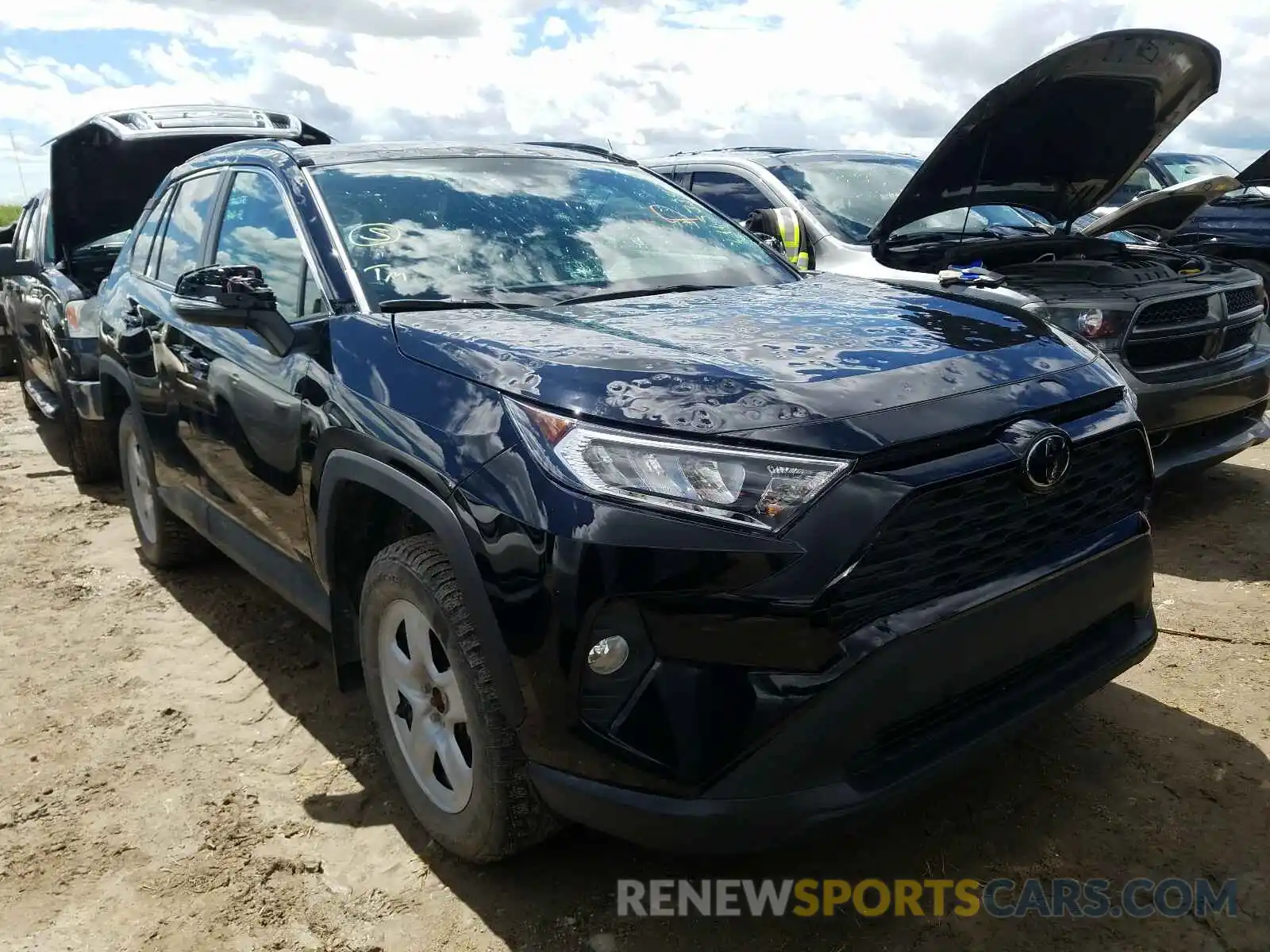 1 Photograph of a damaged car 2T3R1RFV7KW013662 TOYOTA RAV4 2019