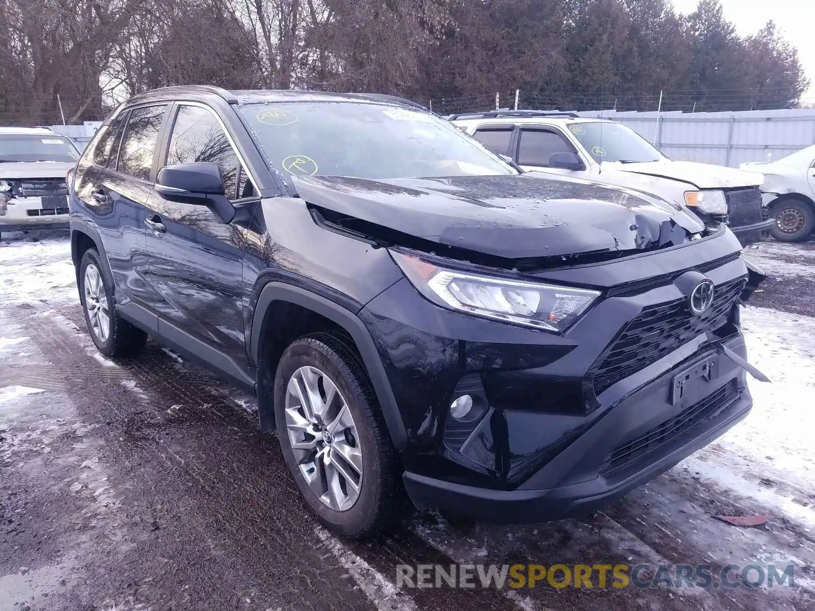 1 Photograph of a damaged car 2T3R1RFV8KW017915 TOYOTA RAV4 2019