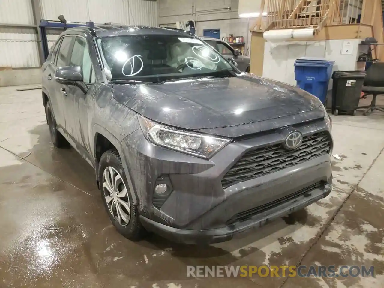 1 Photograph of a damaged car 2T3R1RFV8KW082151 TOYOTA RAV4 2019