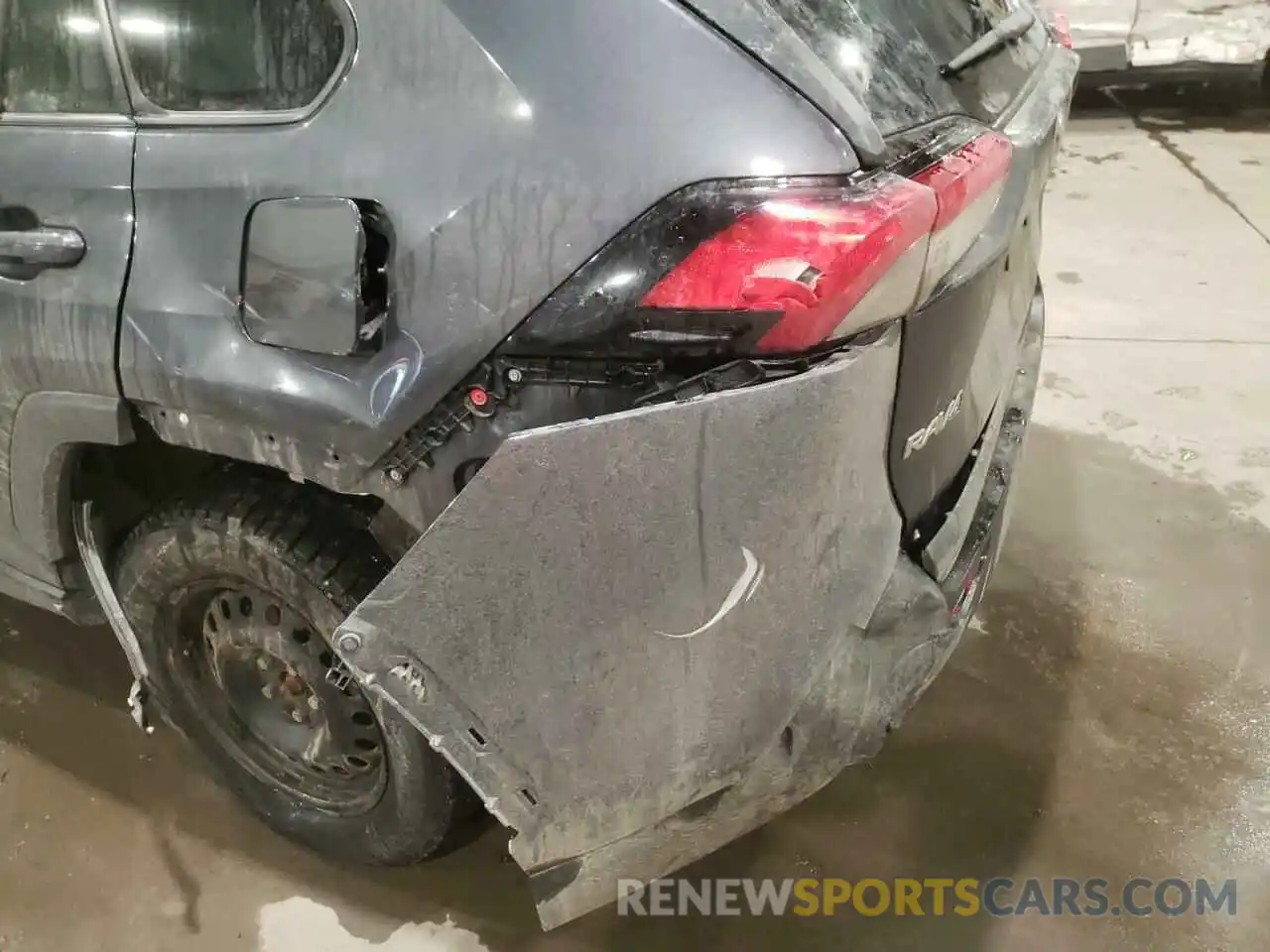 10 Photograph of a damaged car 2T3R1RFV8KW082151 TOYOTA RAV4 2019