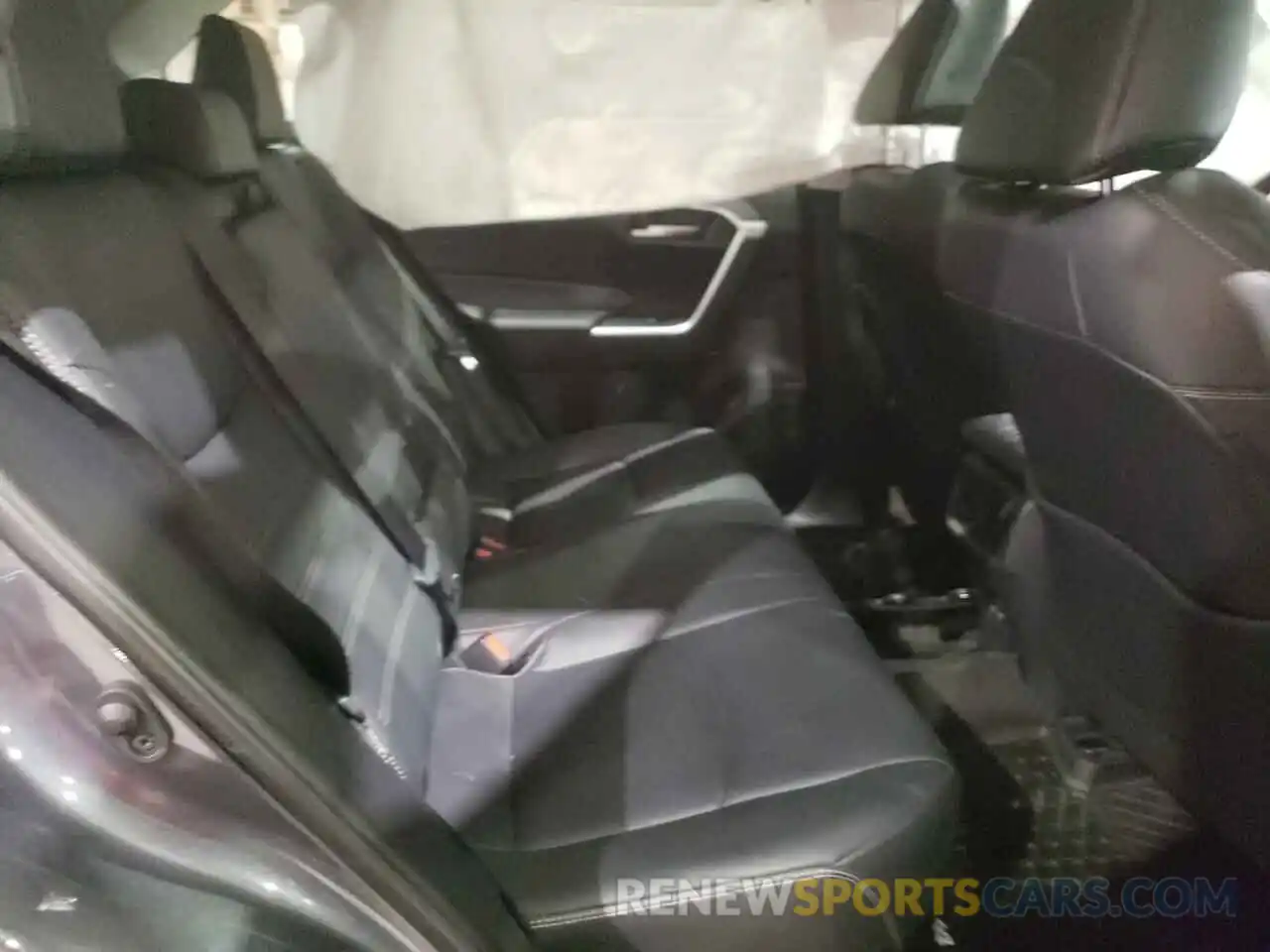 6 Photograph of a damaged car 2T3R1RFV8KW082151 TOYOTA RAV4 2019