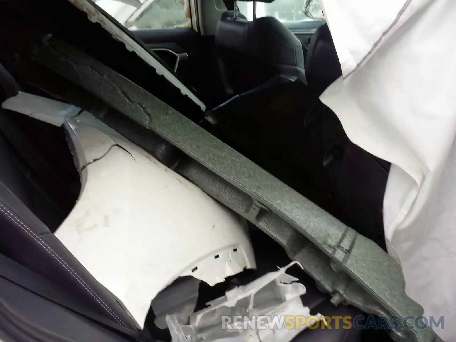 6 Photograph of a damaged car 2T3R1RFV9KC047118 TOYOTA RAV4 2019