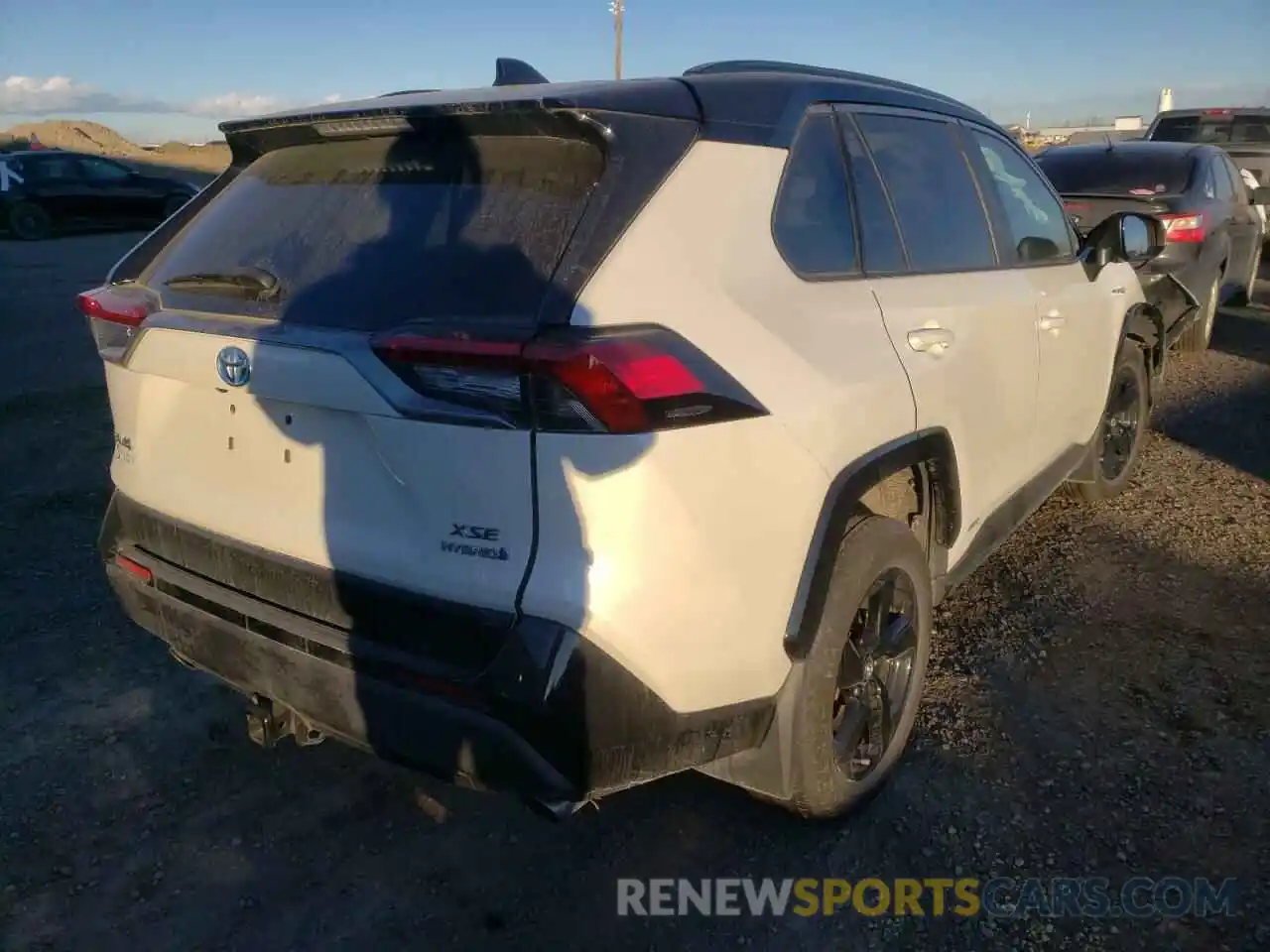 4 Photograph of a damaged car 2T3RWRFV0KW003234 TOYOTA RAV4 2019