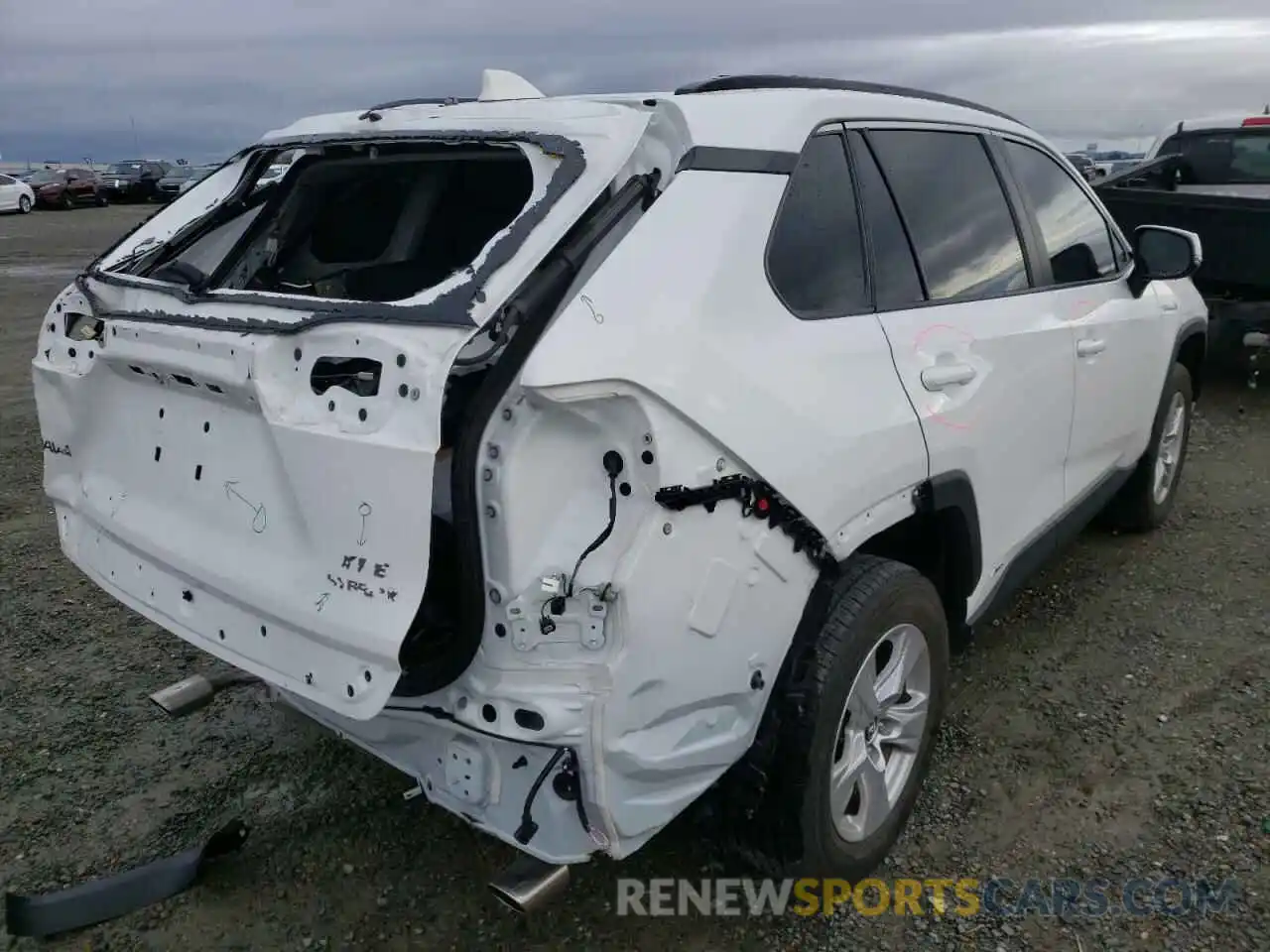 4 Photograph of a damaged car 2T3RWRFV0KW008854 TOYOTA RAV4 2019