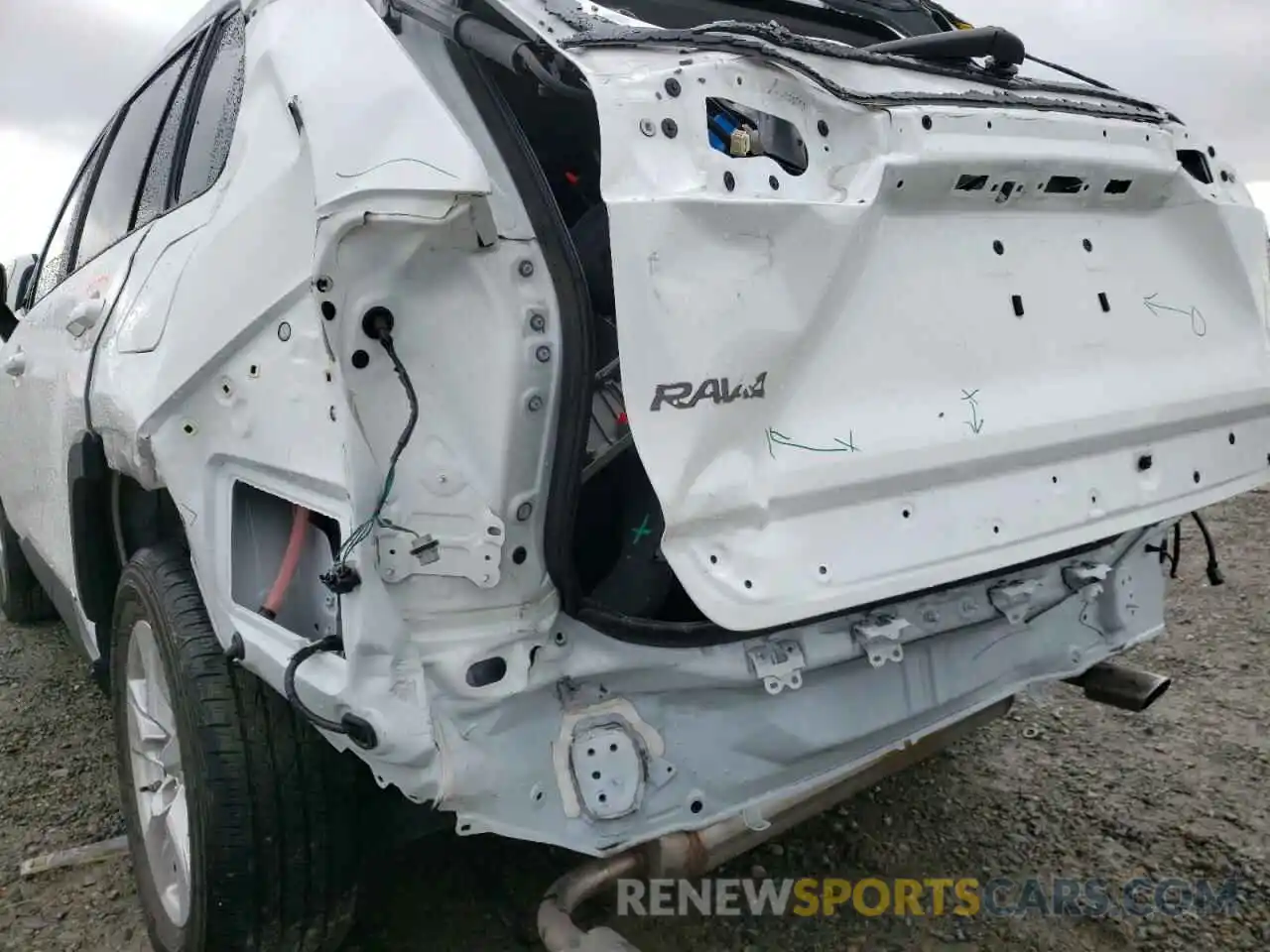 9 Photograph of a damaged car 2T3RWRFV0KW008854 TOYOTA RAV4 2019