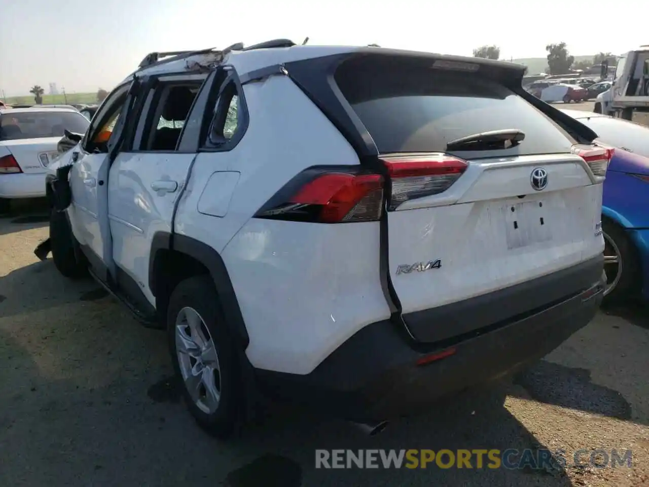 3 Photograph of a damaged car 2T3RWRFV0KW015349 TOYOTA RAV4 2019