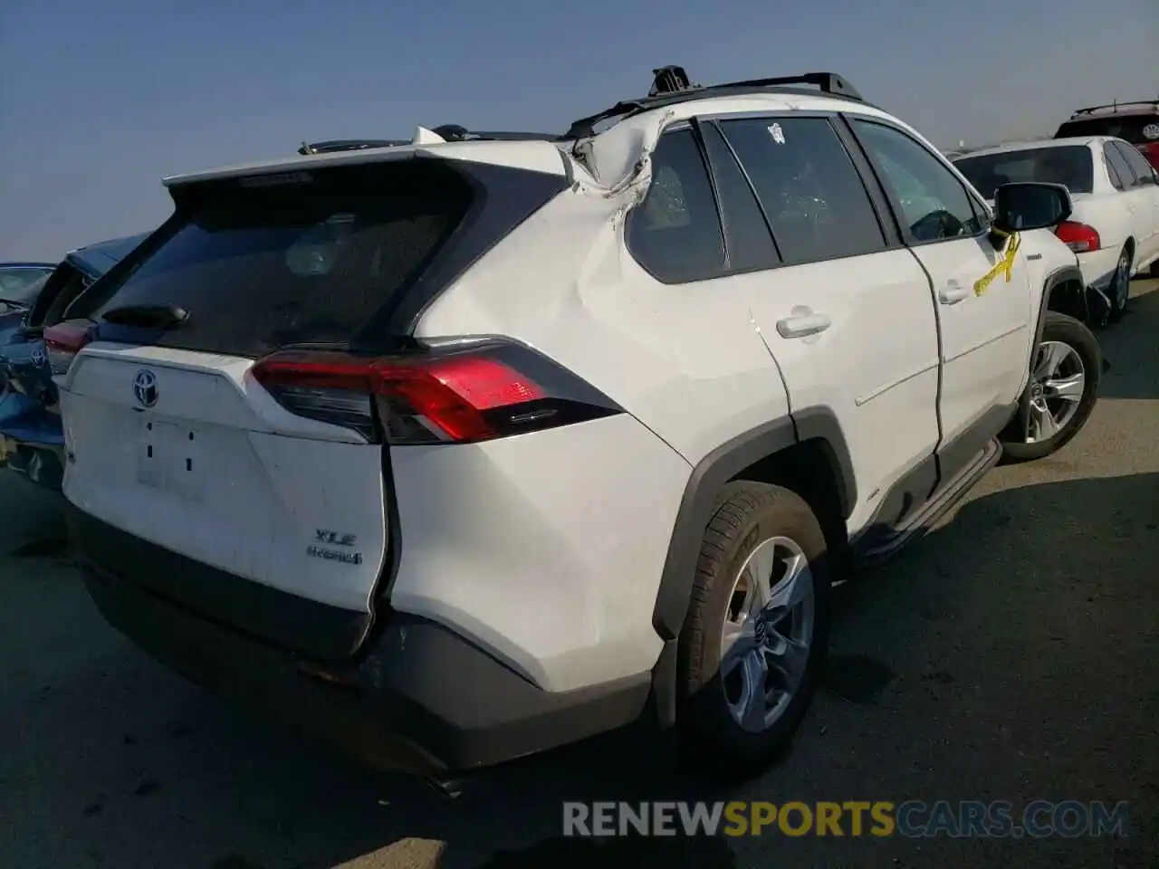 4 Photograph of a damaged car 2T3RWRFV0KW015349 TOYOTA RAV4 2019