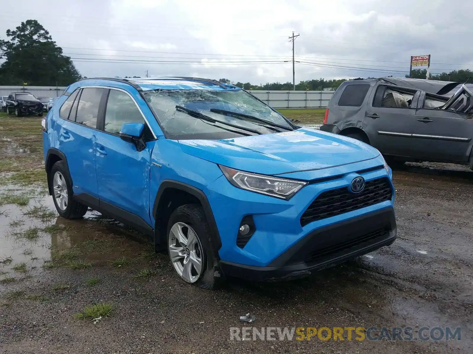 1 Photograph of a damaged car 2T3RWRFV0KW017795 TOYOTA RAV4 2019