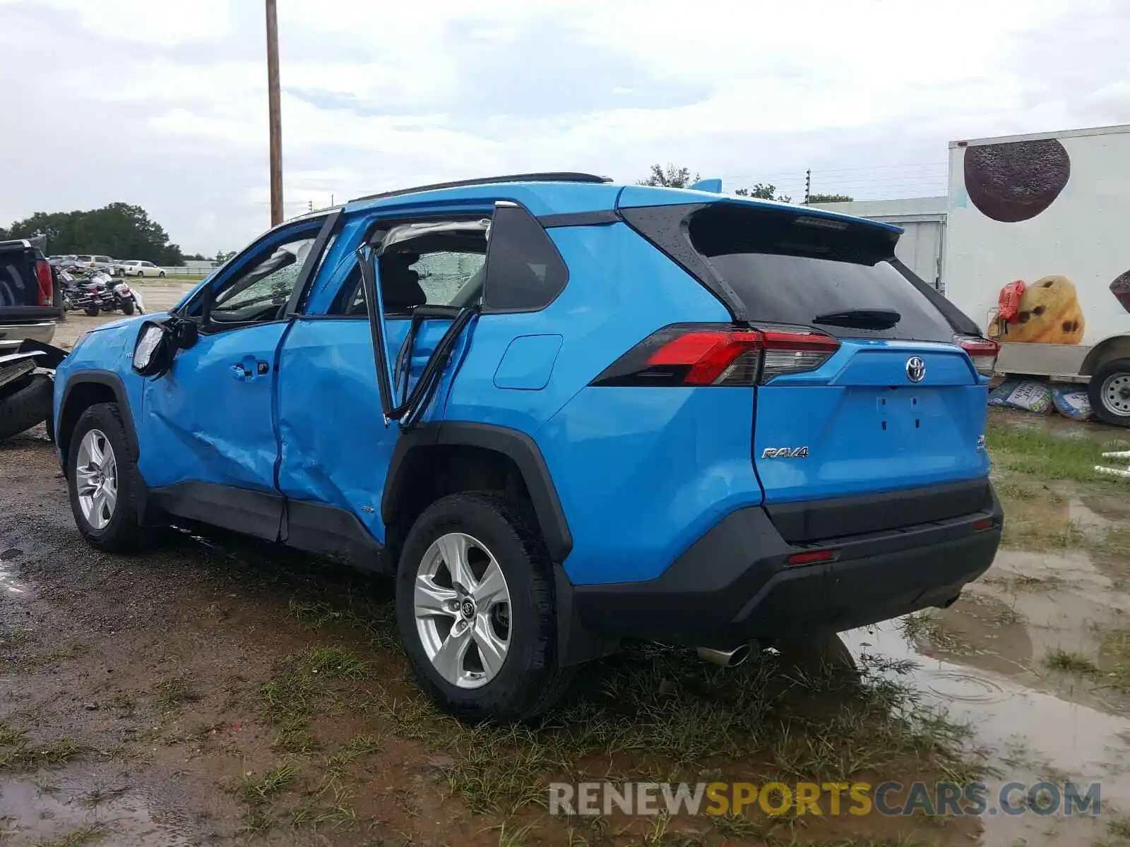 3 Photograph of a damaged car 2T3RWRFV0KW017795 TOYOTA RAV4 2019