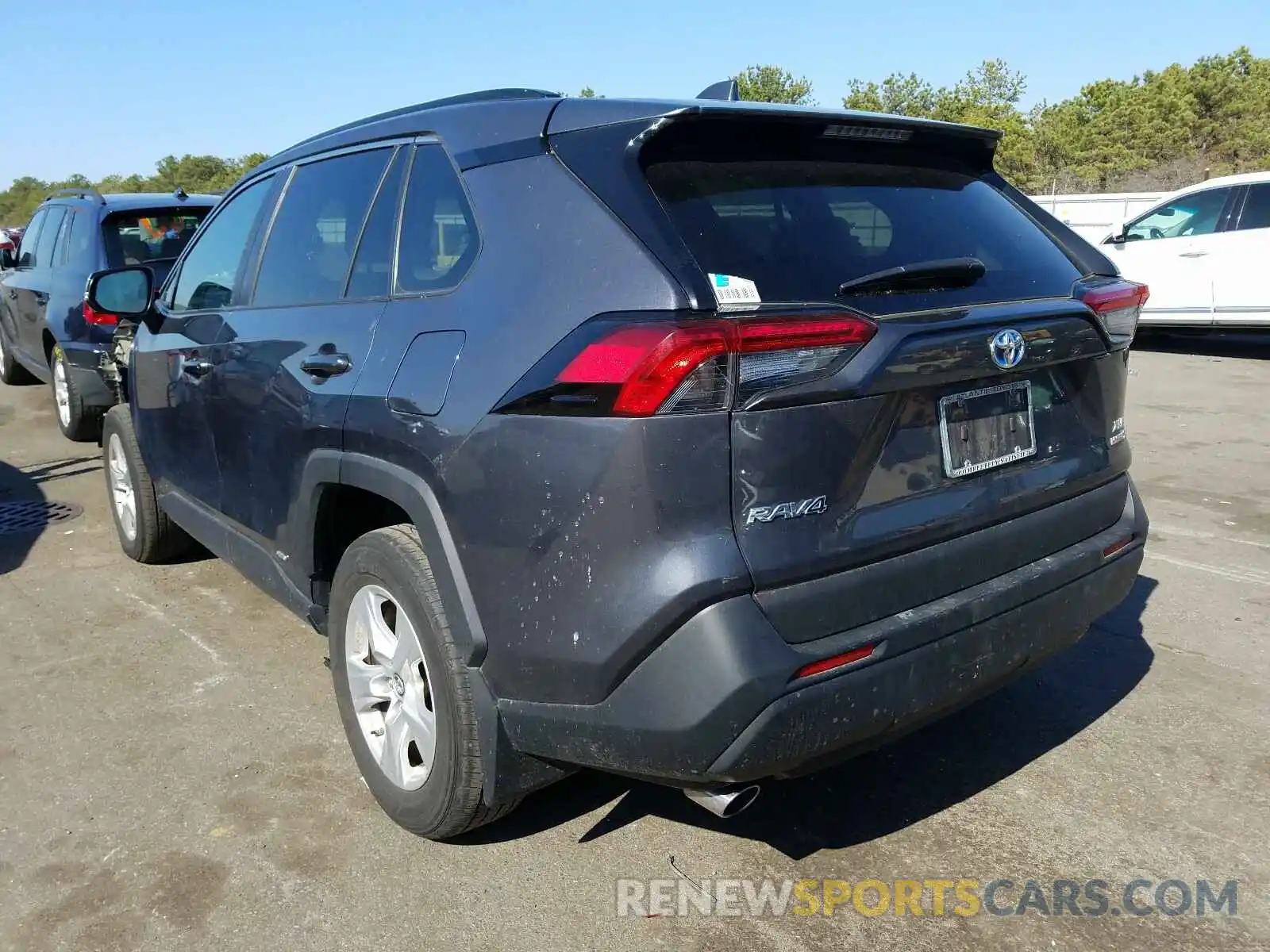 3 Photograph of a damaged car 2T3RWRFV0KW018316 TOYOTA RAV4 2019