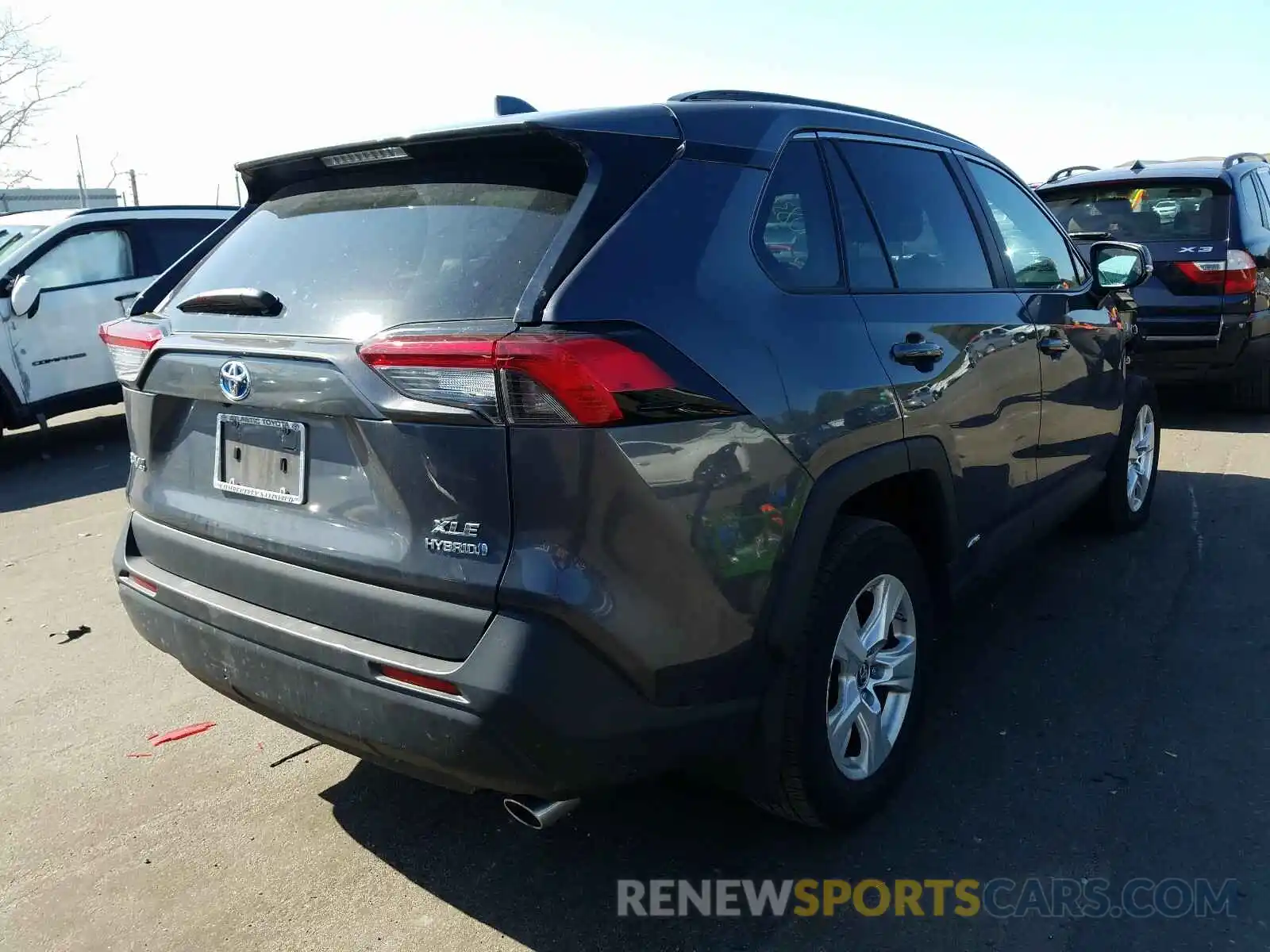 4 Photograph of a damaged car 2T3RWRFV0KW018316 TOYOTA RAV4 2019