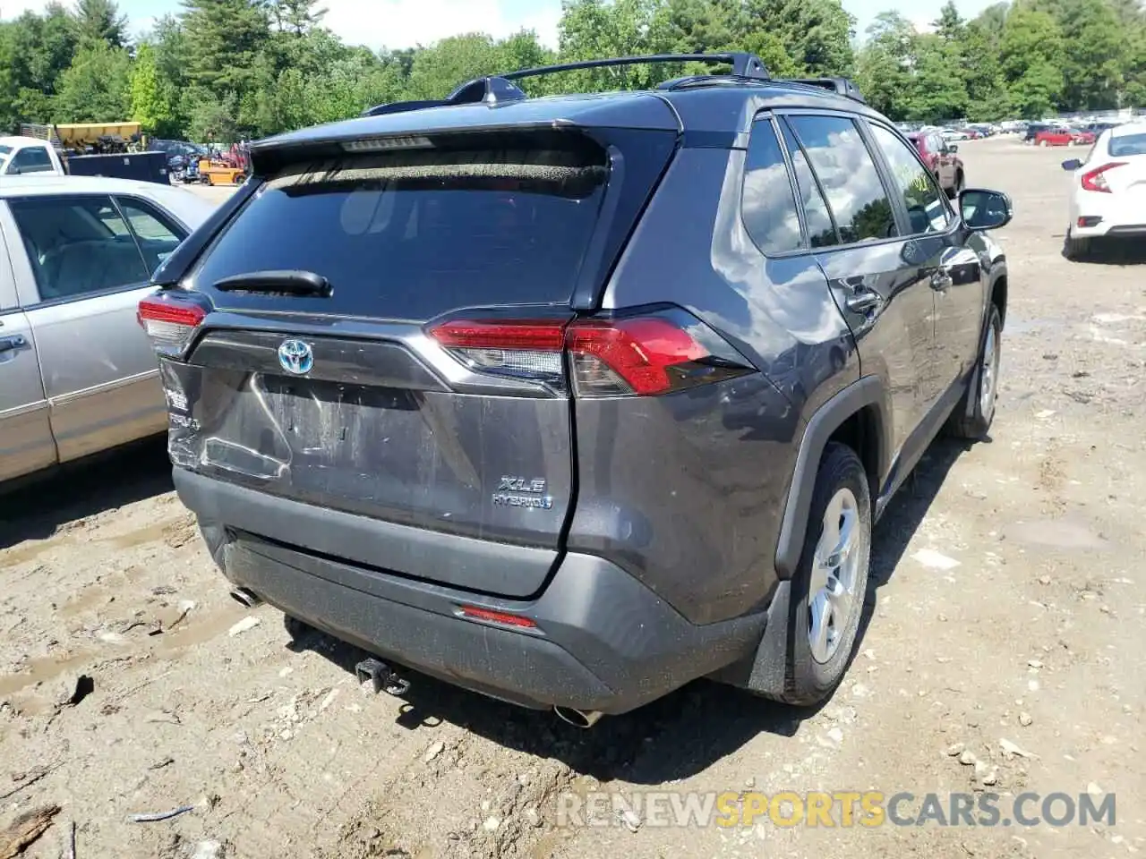 4 Photograph of a damaged car 2T3RWRFV0KW019403 TOYOTA RAV4 2019