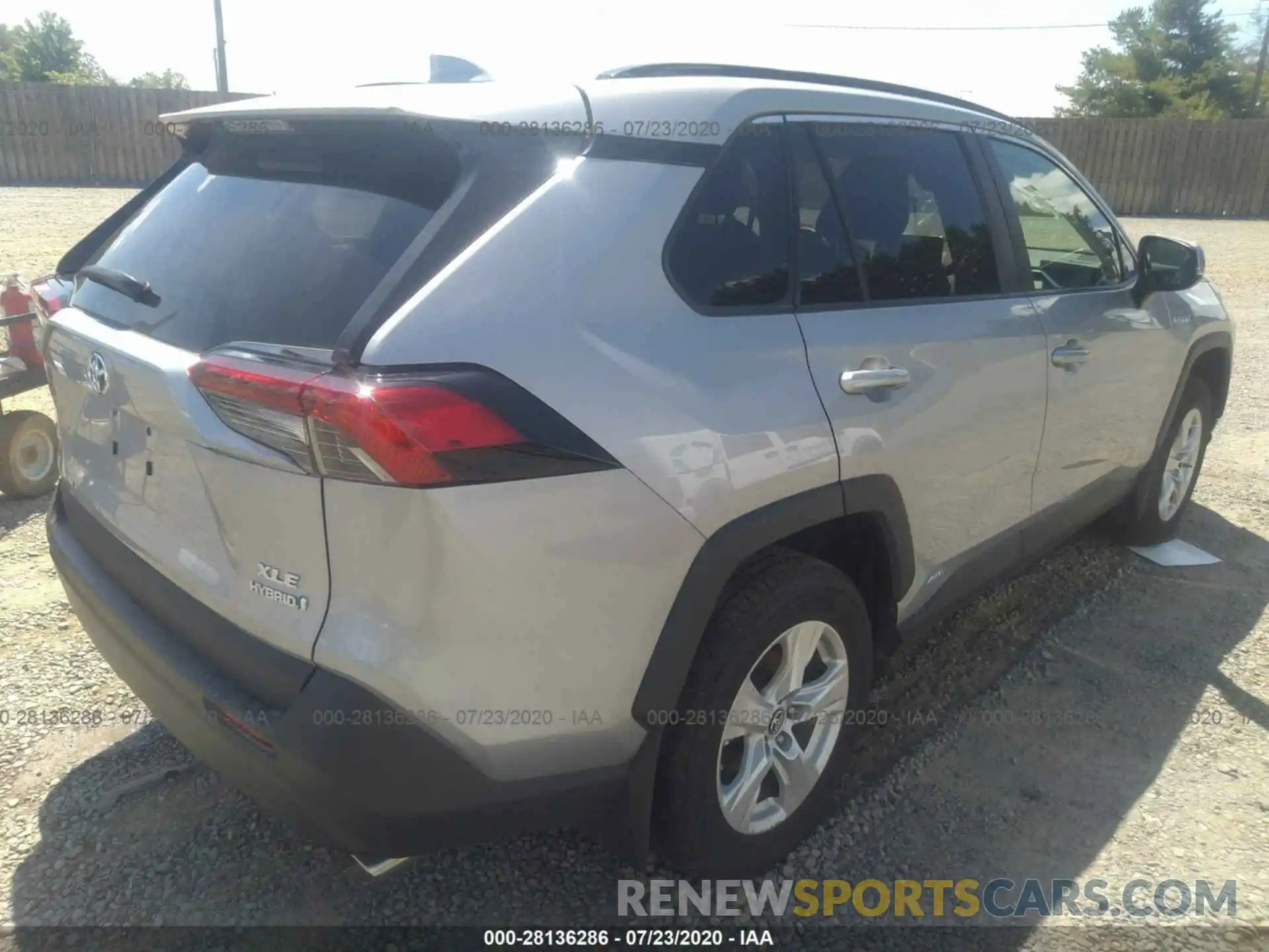 4 Photograph of a damaged car 2T3RWRFV0KW021507 TOYOTA RAV4 2019