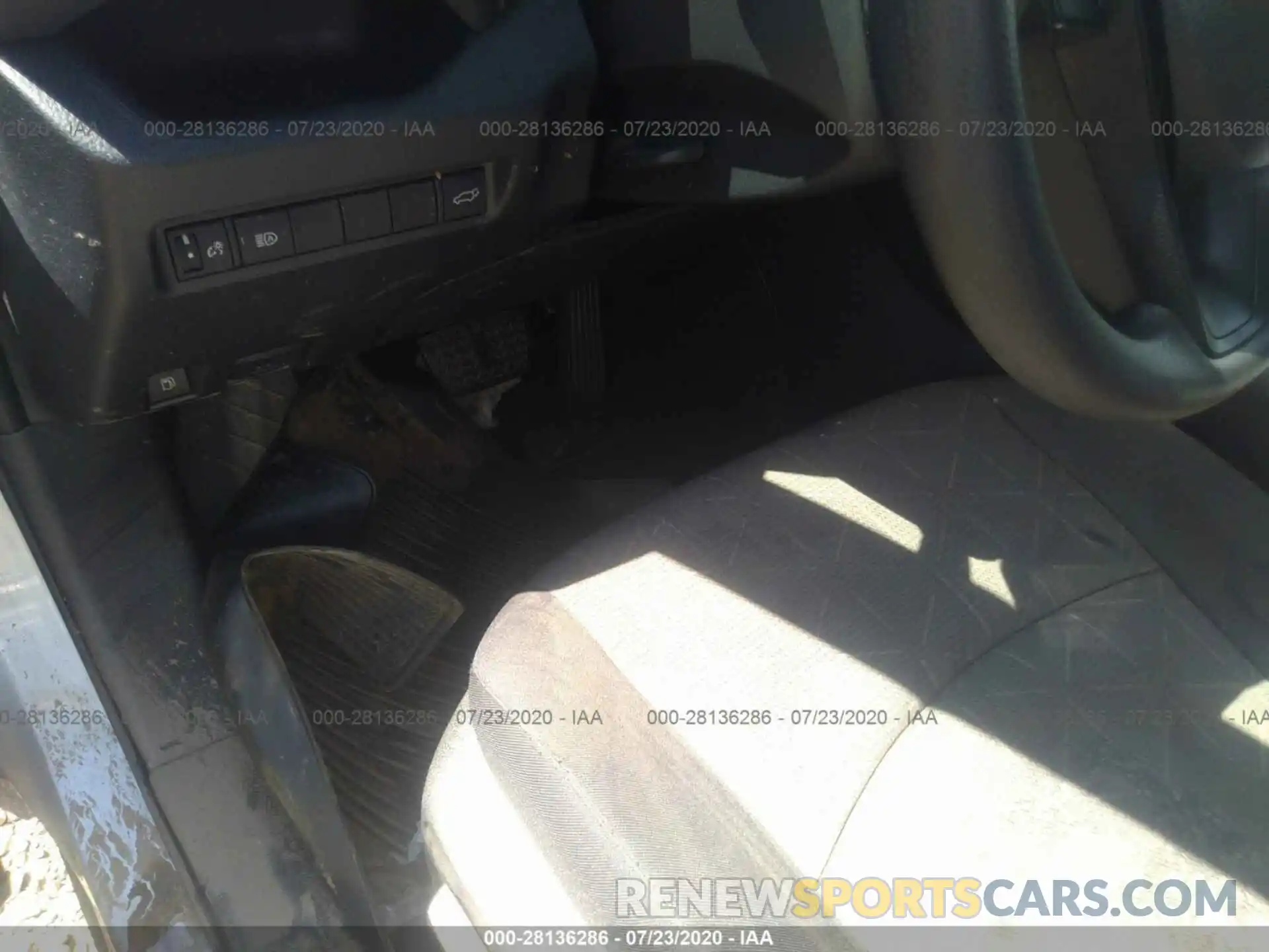 6 Photograph of a damaged car 2T3RWRFV0KW021507 TOYOTA RAV4 2019