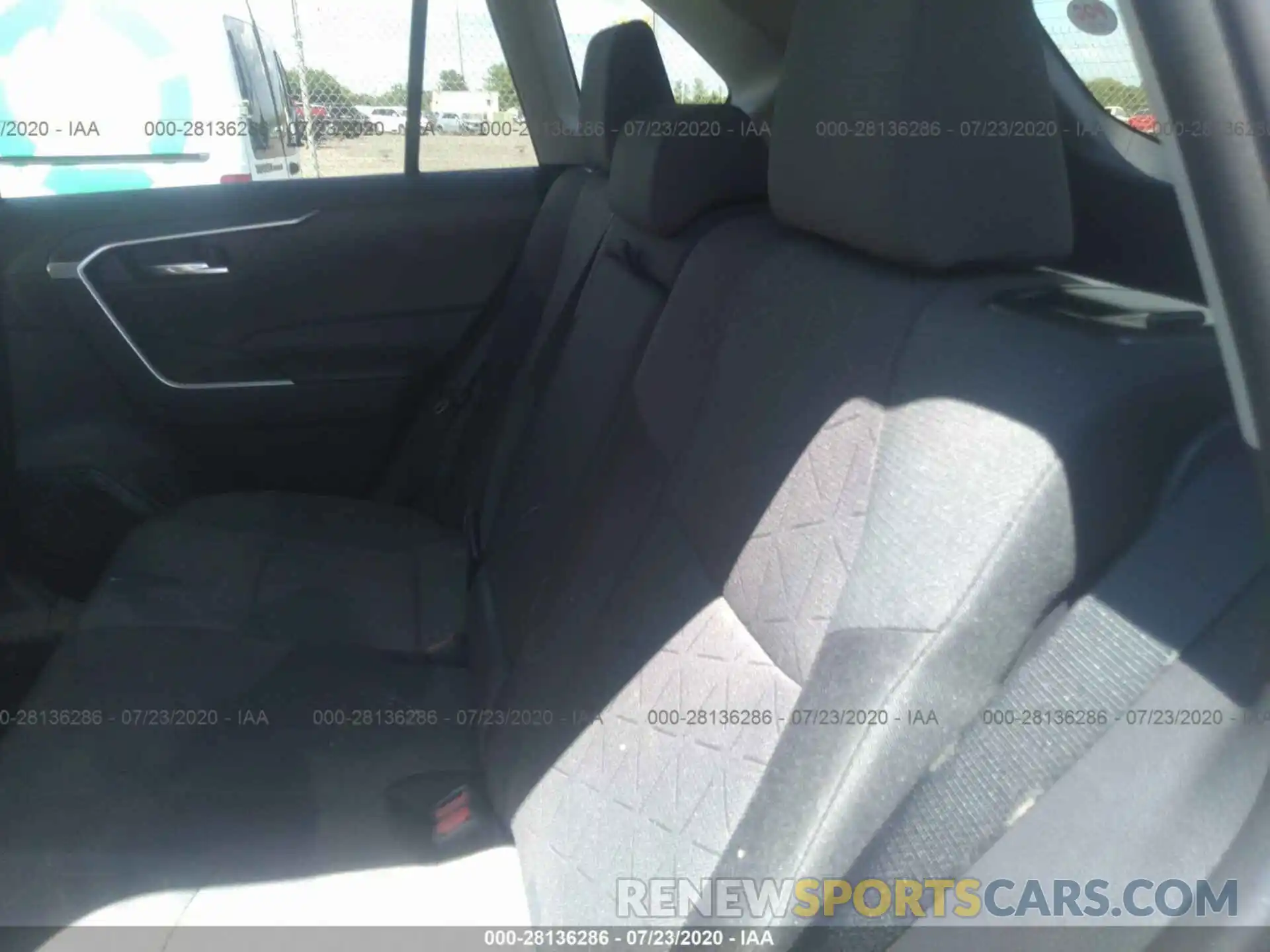 8 Photograph of a damaged car 2T3RWRFV0KW021507 TOYOTA RAV4 2019