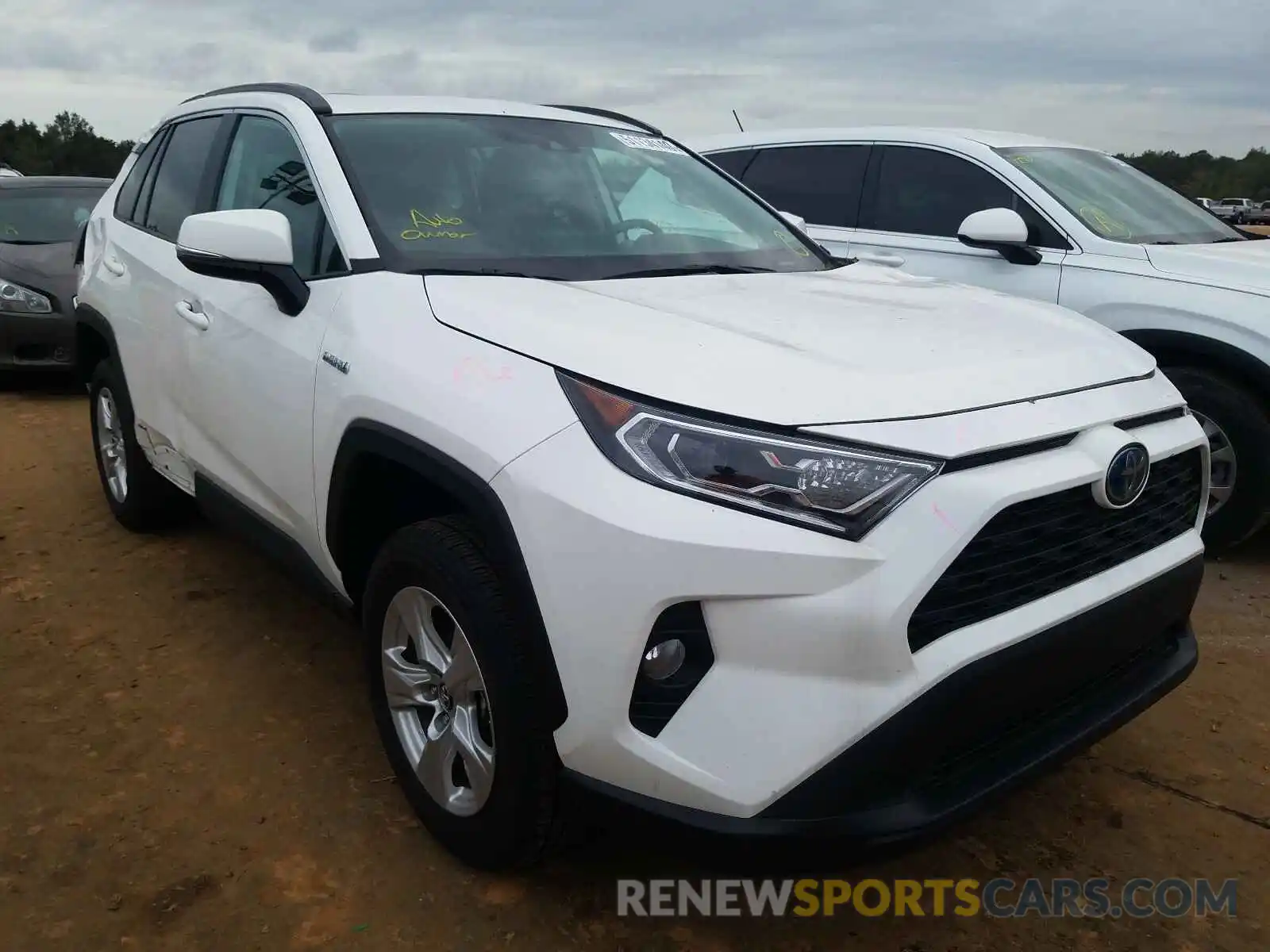 1 Photograph of a damaged car 2T3RWRFV0KW025220 TOYOTA RAV4 2019