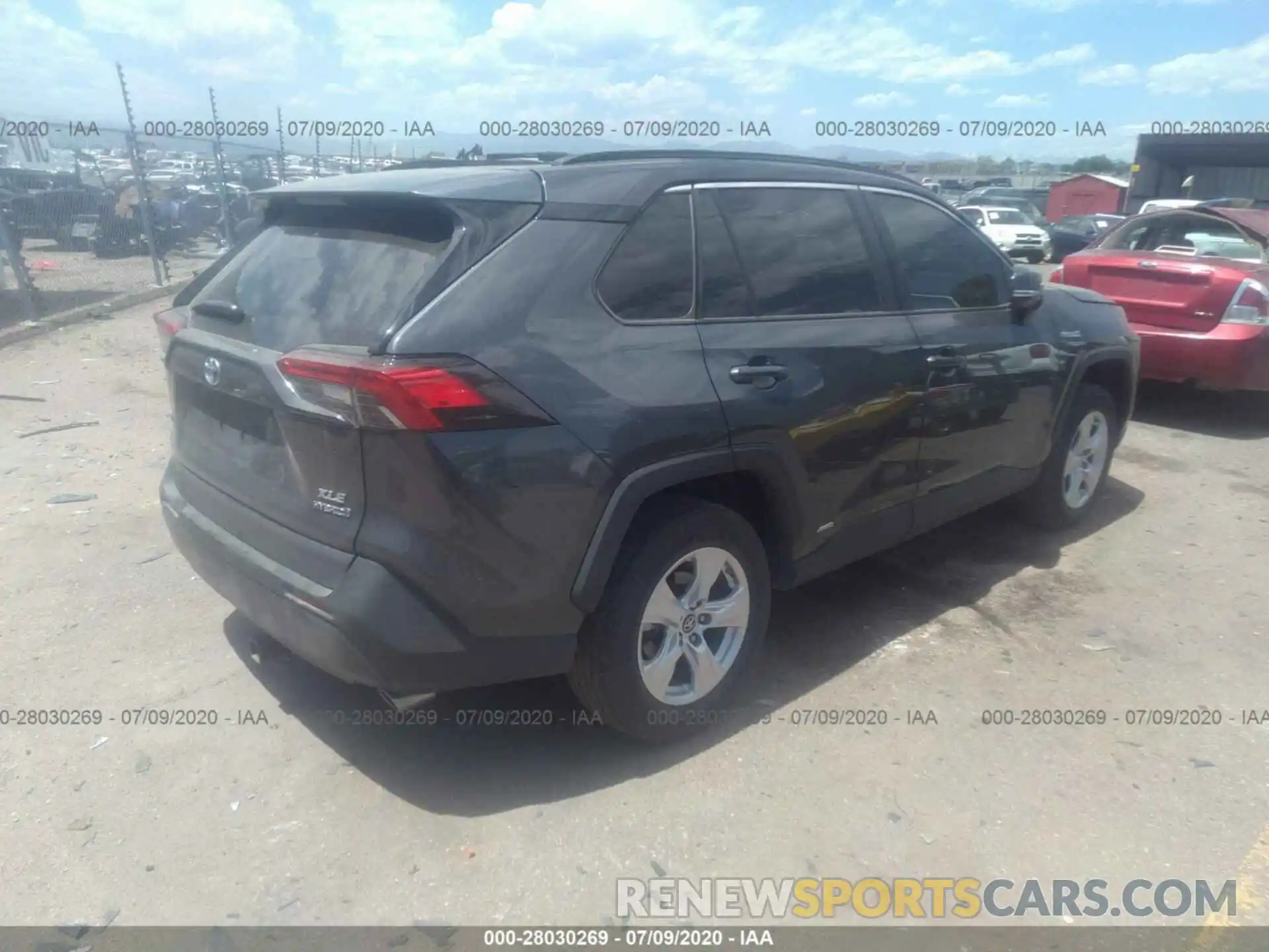 4 Photograph of a damaged car 2T3RWRFV0KW027596 TOYOTA RAV4 2019