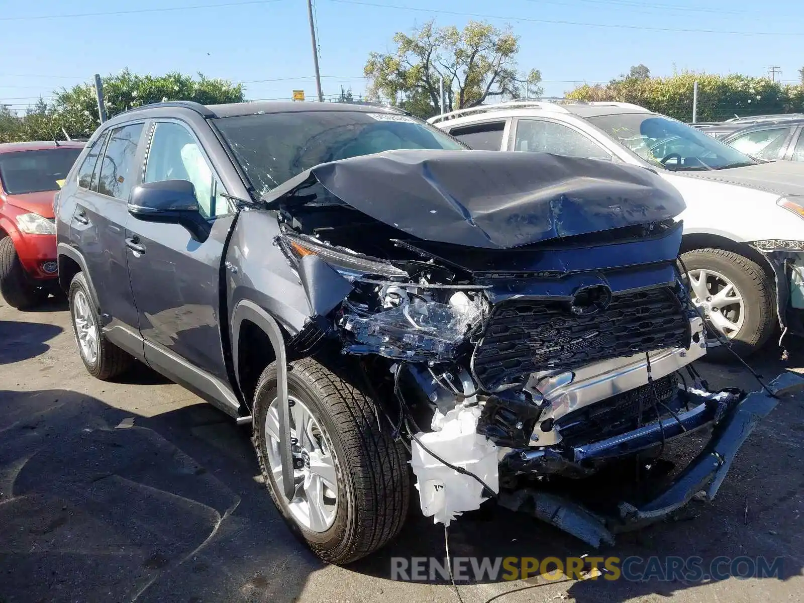 1 Photograph of a damaged car 2T3RWRFV0KW029283 TOYOTA RAV4 2019