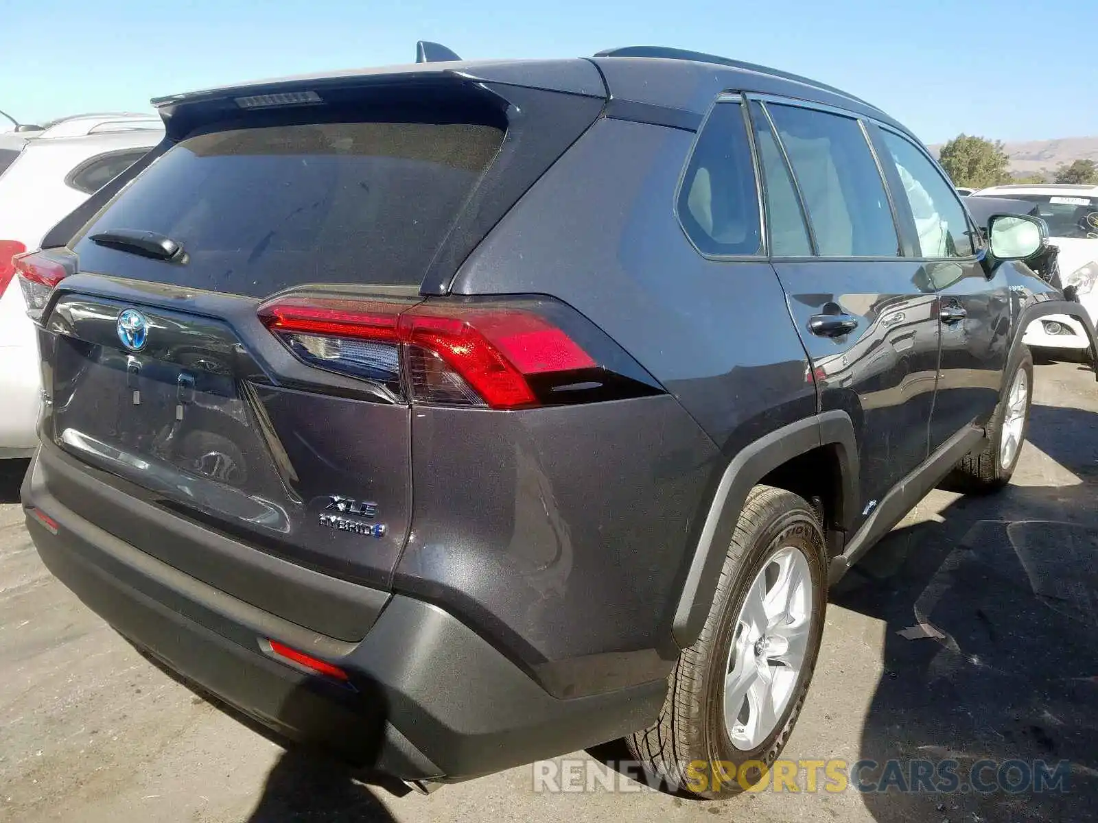 4 Photograph of a damaged car 2T3RWRFV0KW029283 TOYOTA RAV4 2019