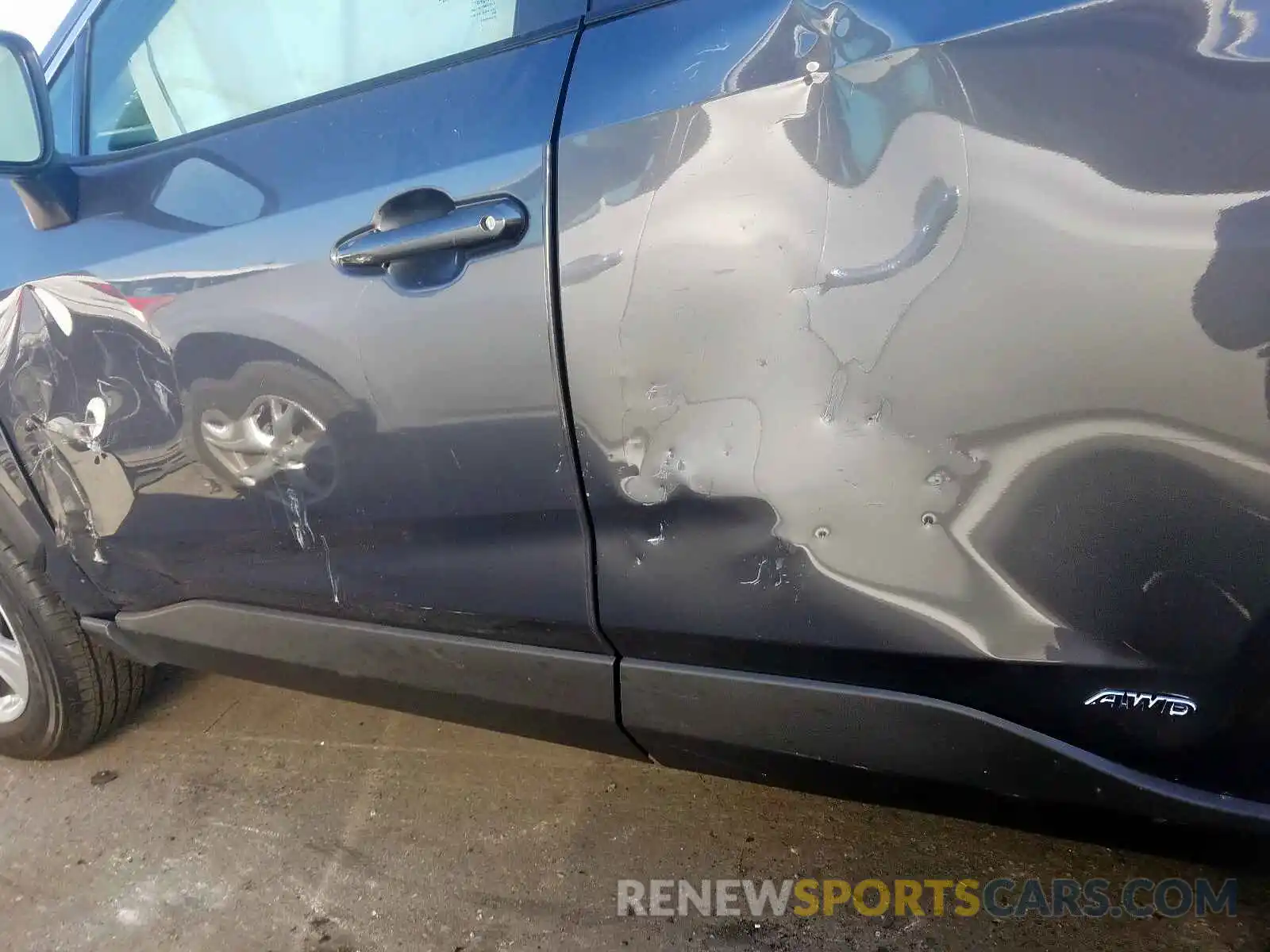 9 Photograph of a damaged car 2T3RWRFV0KW029283 TOYOTA RAV4 2019