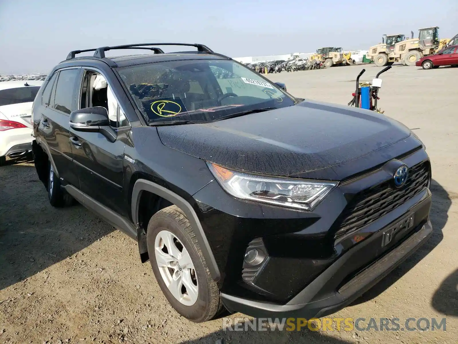 1 Photograph of a damaged car 2T3RWRFV0KW029445 TOYOTA RAV4 2019