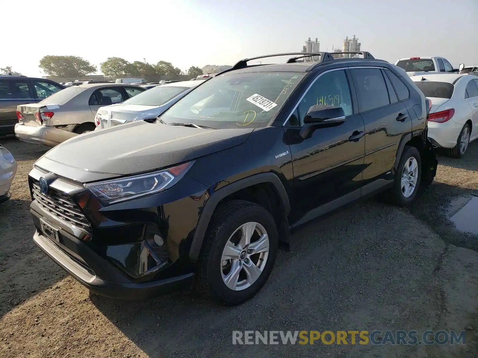 2 Photograph of a damaged car 2T3RWRFV0KW029445 TOYOTA RAV4 2019